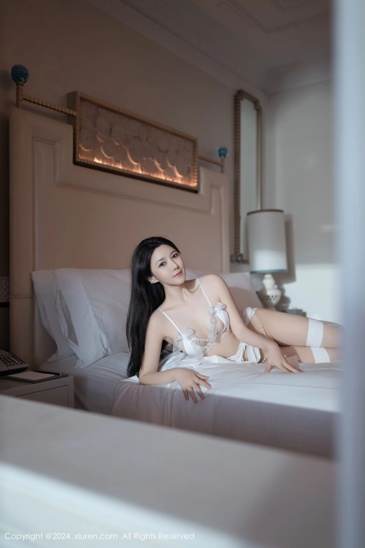 [[XiuRen秀人网]秀人网]No.8962_模特鱼子酱Fish性感白色轻透连衣裙露珍珠内衣秀惹火身材诱惑写真80P