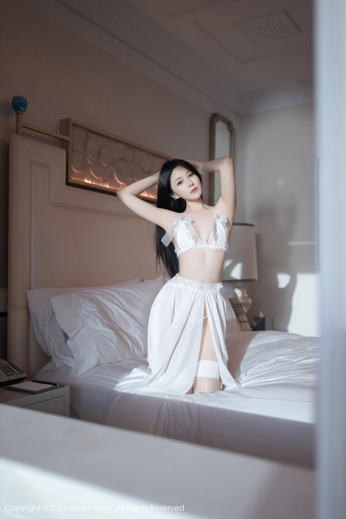 [[XiuRen秀人网]秀人网]No.8962_模特鱼子酱Fish性感白色轻透连衣裙露珍珠内衣秀惹火身材诱惑写真80P