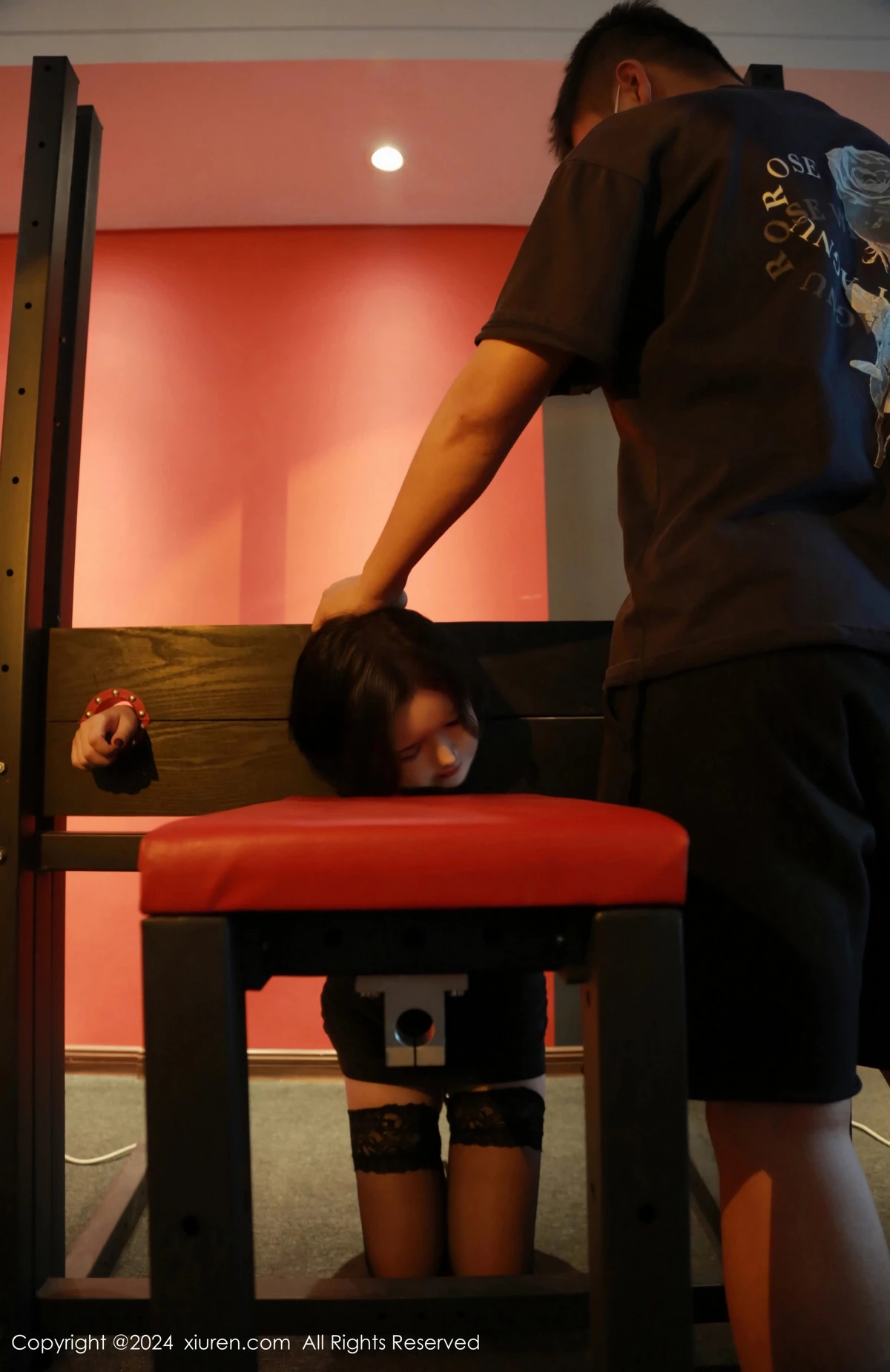 [[XiuRen秀人网]秀人网]No.8956_模特小薯条nienie性感黑色连衣短裙配黑丝袜秀完美身材诱惑写真69P