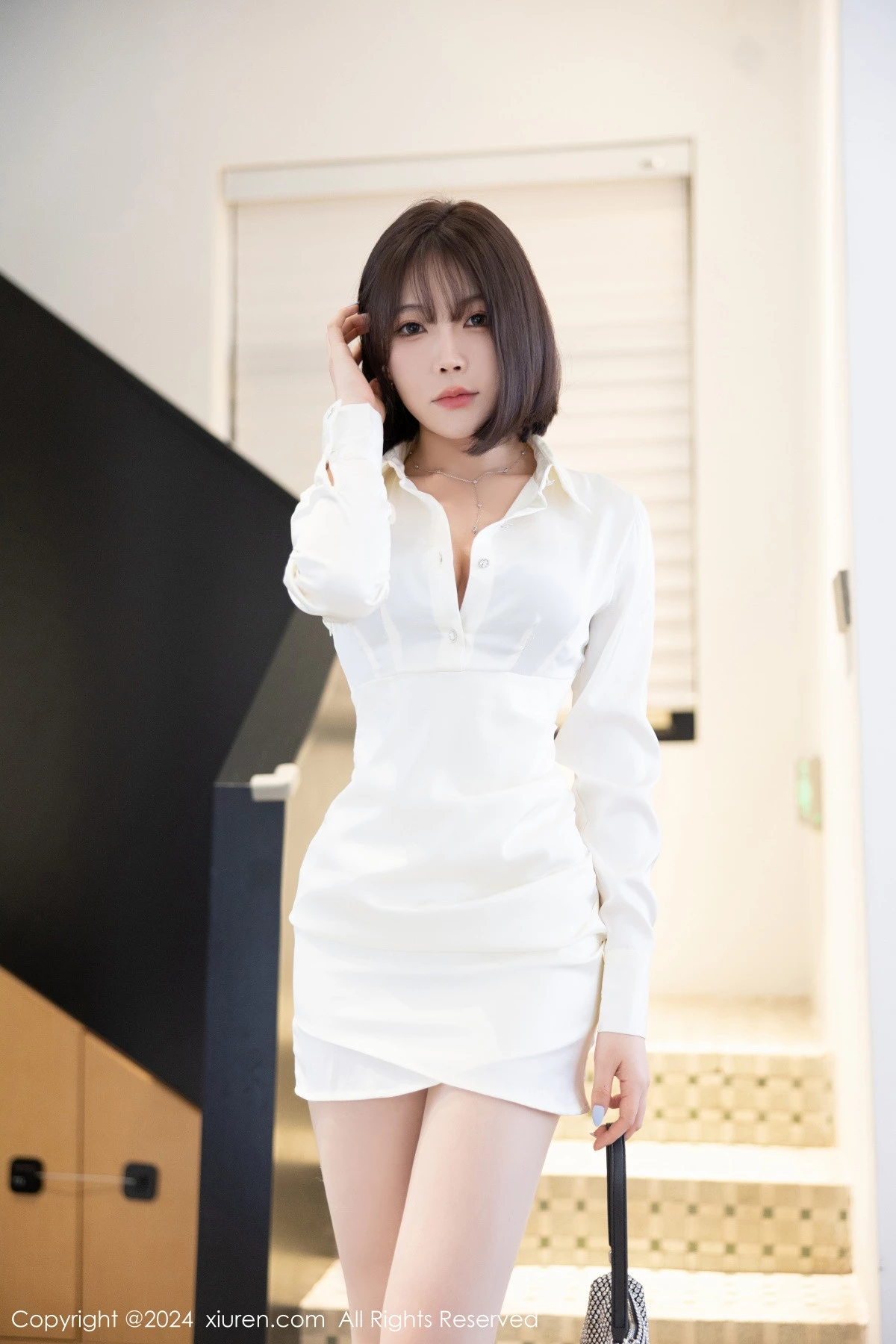 [[XiuRen秀人网]秀人网]No.8963_女神徐莉芝Booty性感白色服饰露蓝色内衣配白丝袜迷人诱惑写真87P