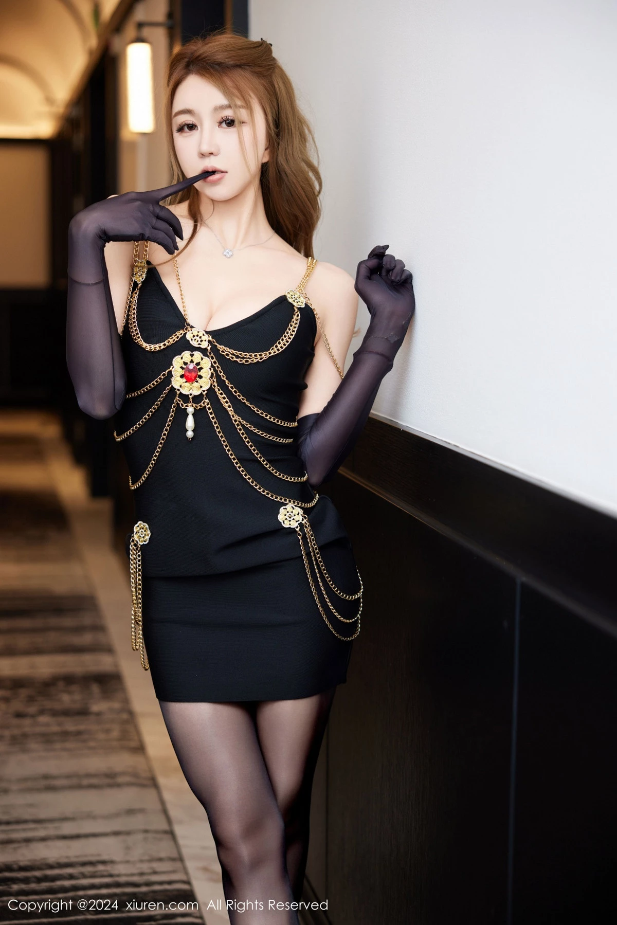 [[XiuRen秀人网]秀人网]No.8968_模特Zoe柚柚性感黑色连衣裙配超薄无内黑丝秀凹凸身材诱惑写真81P