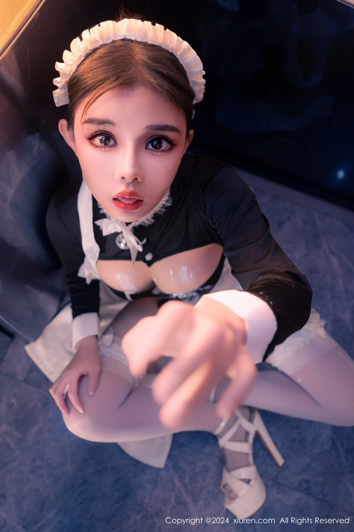 [[XiuRen秀人网]秀人网]No.8966_新人模特小童颜私房浴室性感女仆装配白丝袜秀丰满身材诱惑写真80P