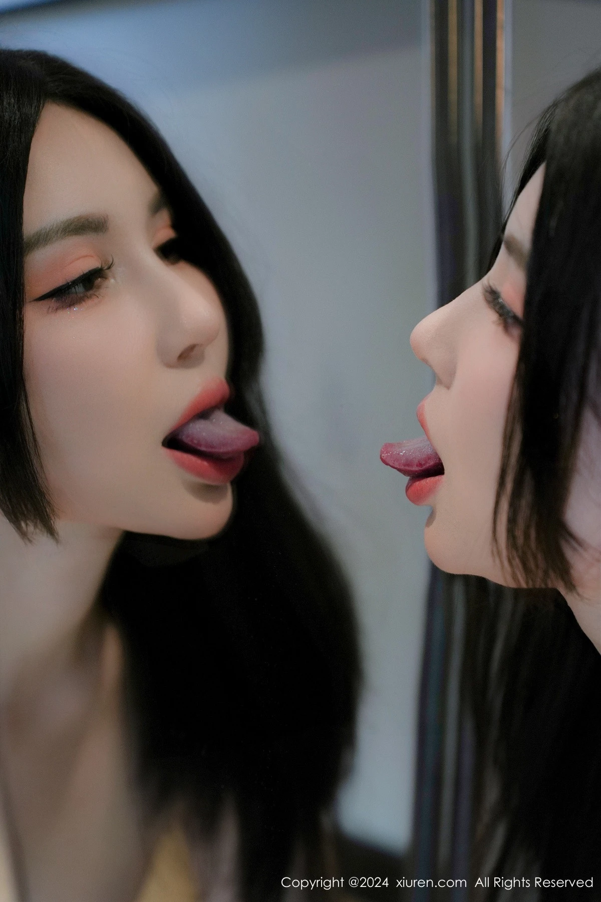 [[XiuRen秀人网]秀人网]No.8967_模特曼柔性感西服露红色蕾丝内衣配红丝吊袜秀曼妙身姿诱惑写真80P