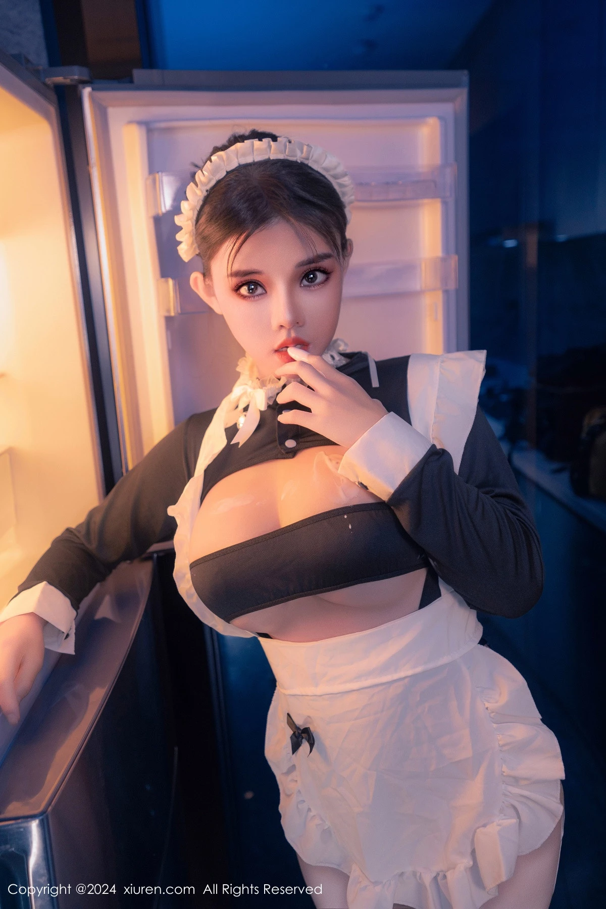 [[XiuRen秀人网]秀人网]No.8966_新人模特小童颜私房浴室性感女仆装配白丝袜秀丰满身材诱惑写真80P