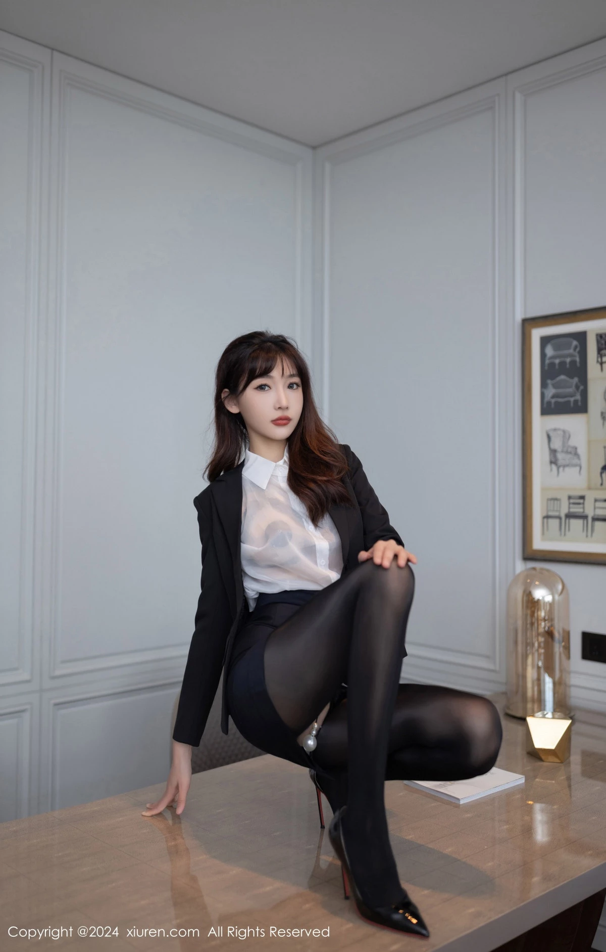 [[XiuRen秀人网]秀人网]No.8988_模特陆萱萱白色薄透衬衫露黑色情趣内衣配开档黑丝极致魅惑写真80P