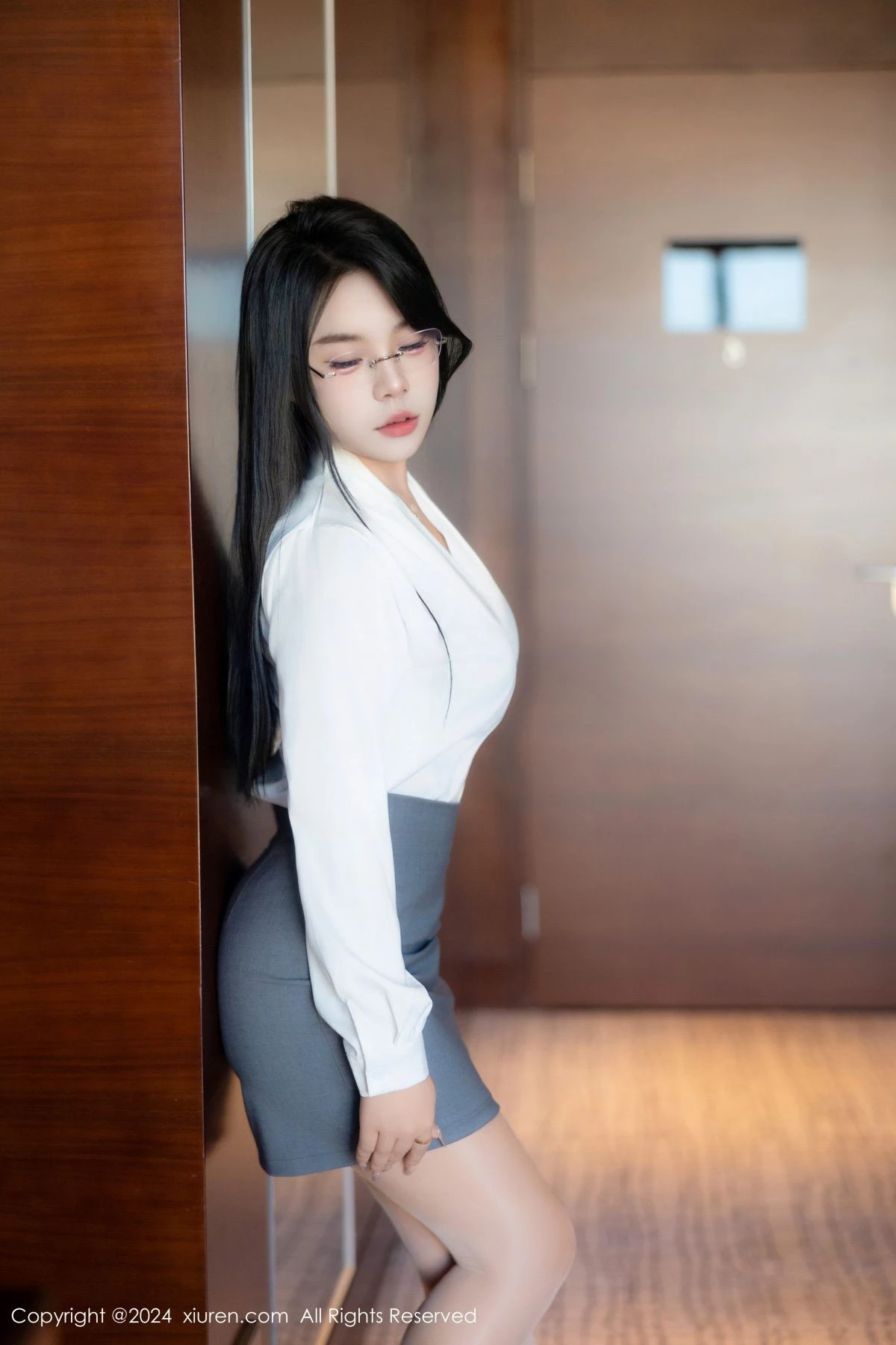 [[XiuRen秀人网]秀人网]No.8989_新人模特麦田性感白色OL服饰露蓝色内衣配超薄肉丝撩人诱惑写真83P