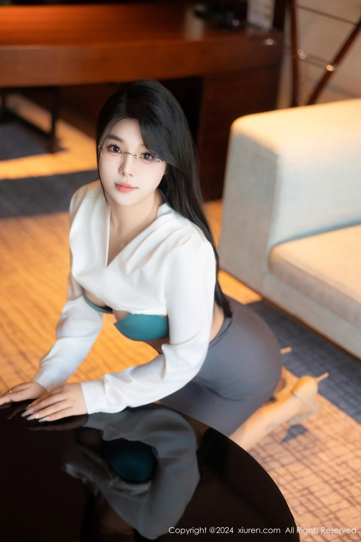 [[XiuRen秀人网]秀人网]No.8989_新人模特麦田性感白色OL服饰露蓝色内衣配超薄肉丝撩人诱惑写真83P