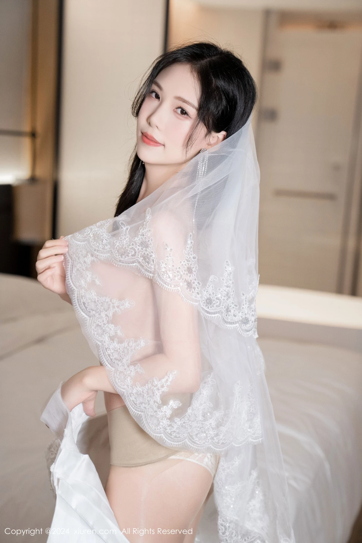 [[XiuRen秀人网]秀人网]No.8998_模特利世浴室场景性感白色婚纱配超薄肉丝秀完美身材诱惑写真100P