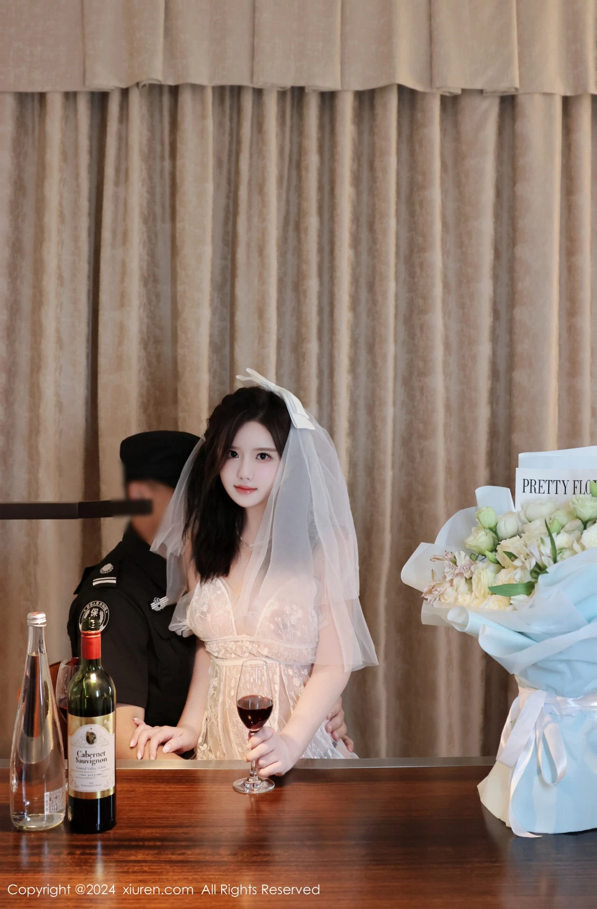 [[XiuRen秀人网]秀人网]No.8991_模特小薯条nienie性感白色连衣短裙配白丝袜秀完美身材诱惑写真75P