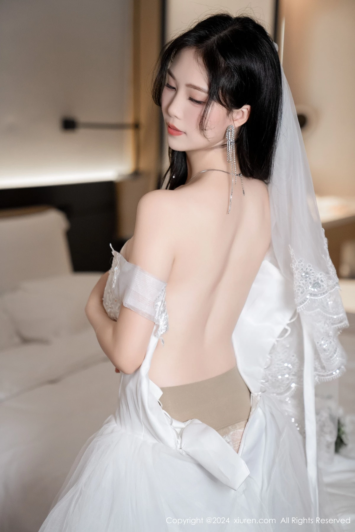 [[XiuRen秀人网]秀人网]No.8998_模特利世浴室场景性感白色婚纱配超薄肉丝秀完美身材诱惑写真100P