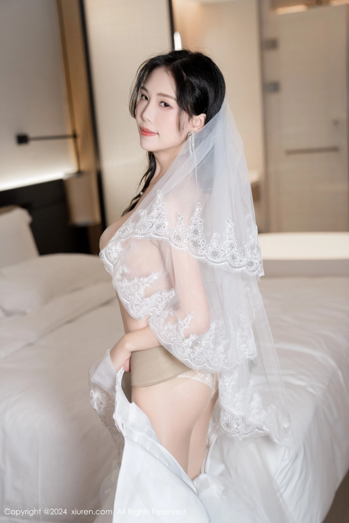 [[XiuRen秀人网]秀人网]No.8998_模特利世浴室场景性感白色婚纱配超薄肉丝秀完美身材诱惑写真100P