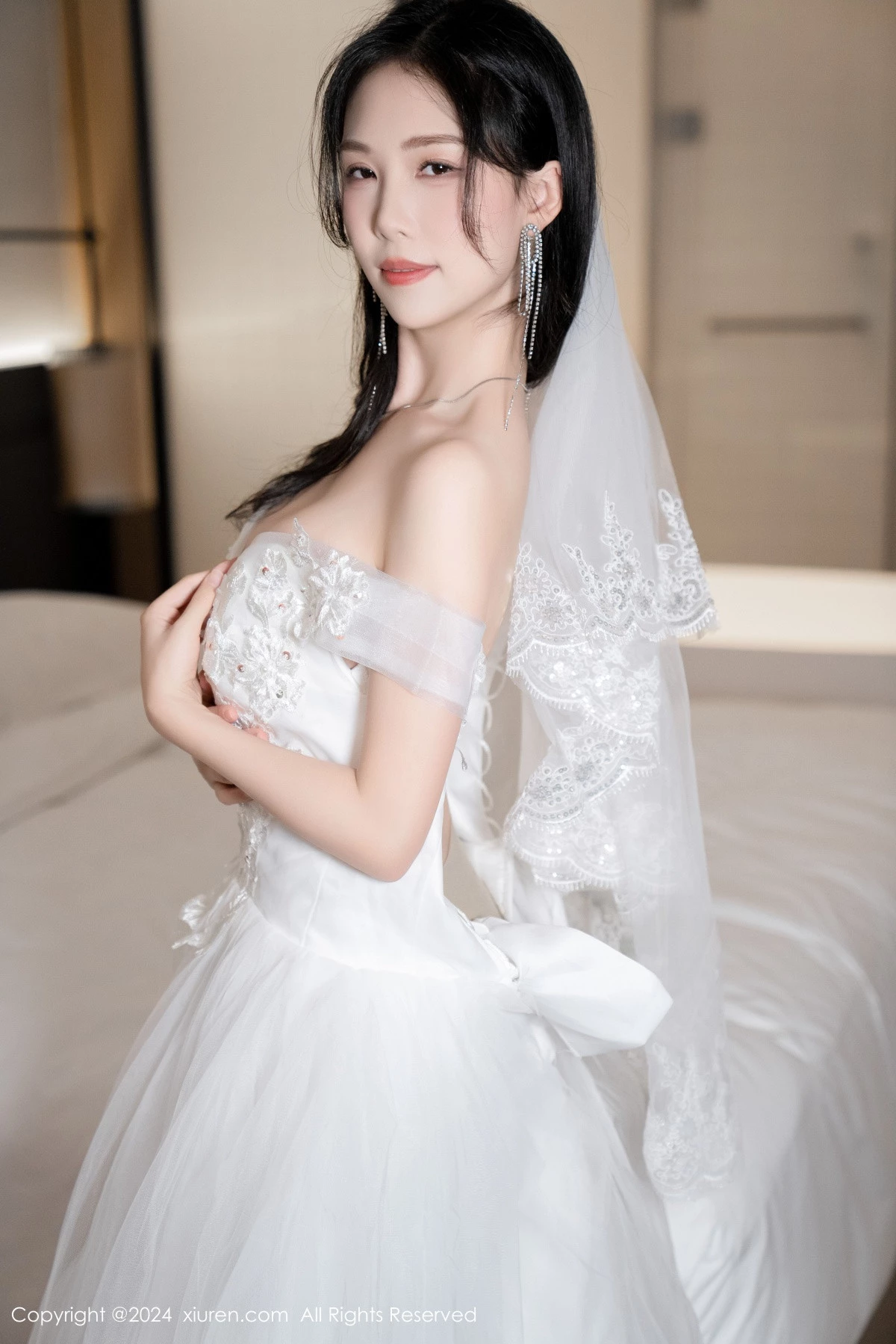 [[XiuRen秀人网]秀人网]No.8998_模特利世浴室场景性感白色婚纱配超薄肉丝秀完美身材诱惑写真100P