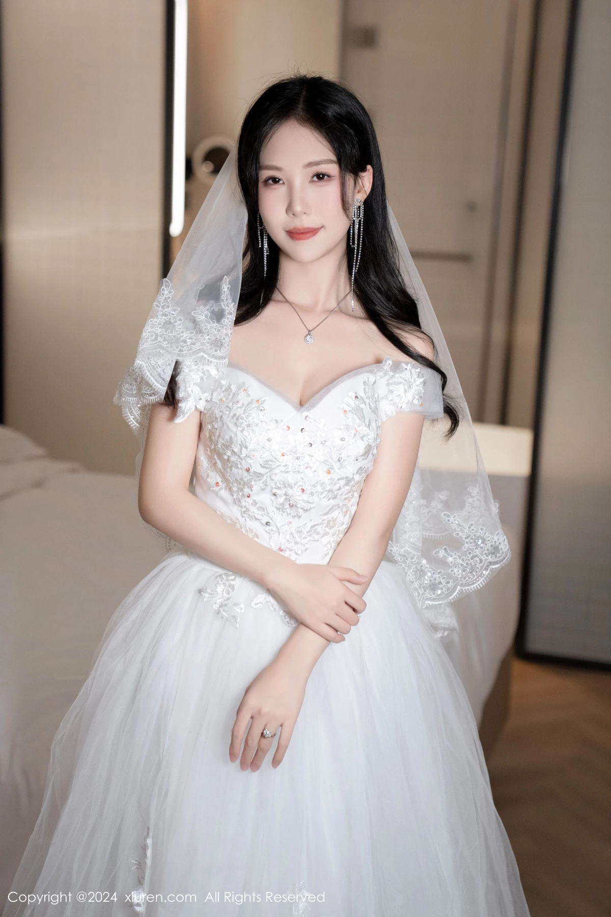 [[XiuRen秀人网]秀人网]No.8998_模特利世浴室场景性感白色婚纱配超薄肉丝秀完美身材诱惑写真100P