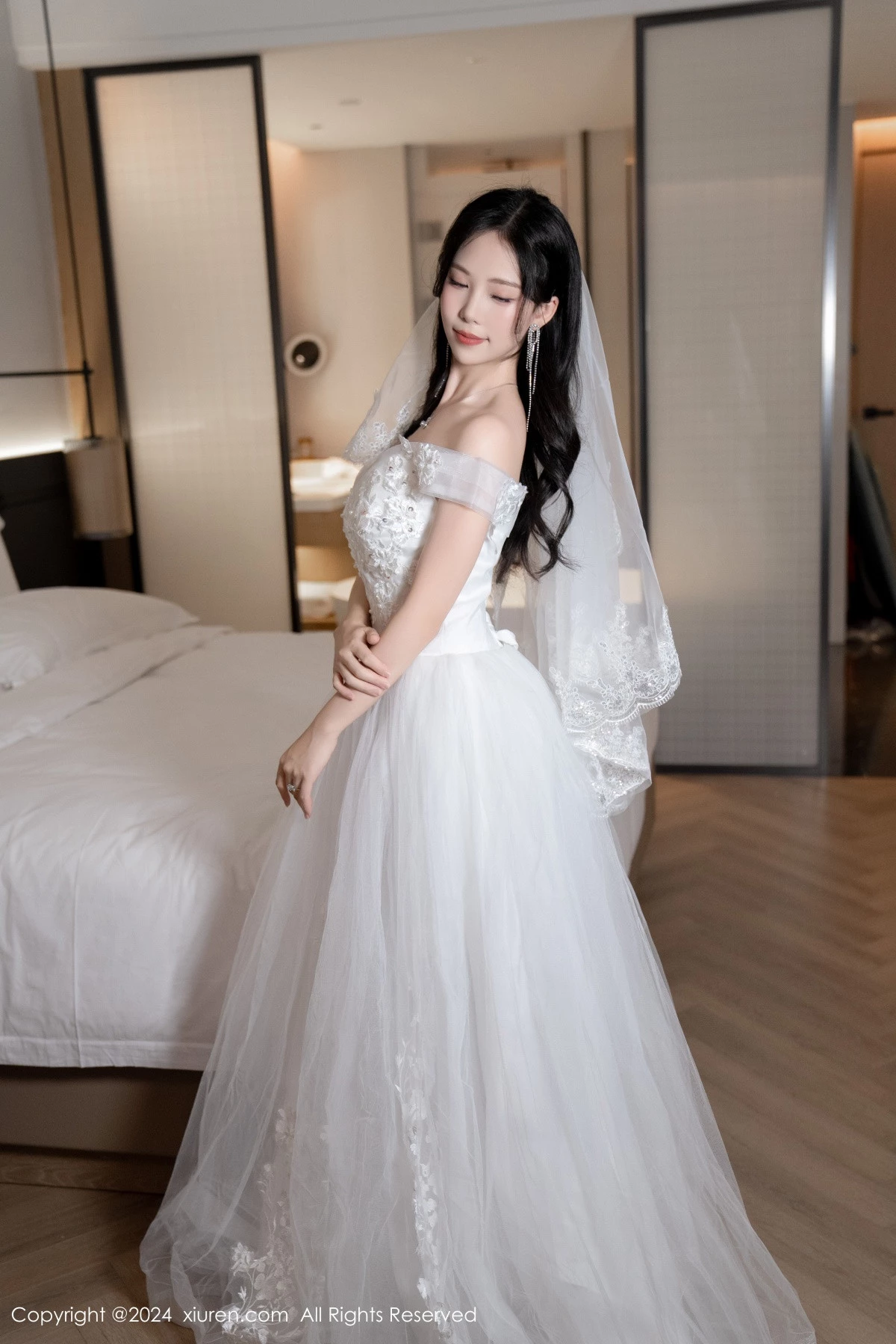 [[XiuRen秀人网]秀人网]No.8998_模特利世浴室场景性感白色婚纱配超薄肉丝秀完美身材诱惑写真100P