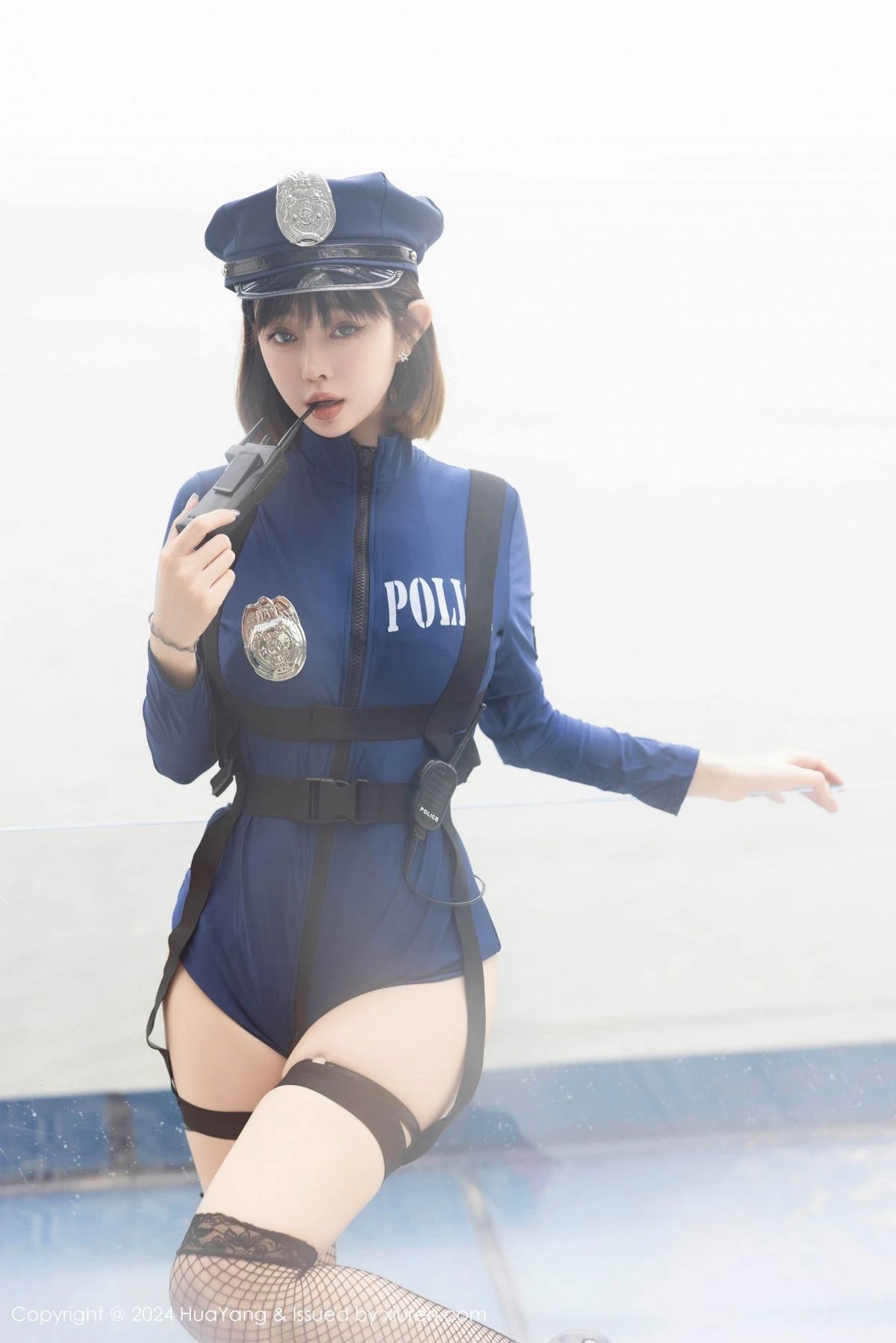 [HuaYang花漾]Vol.599_女神王雨纯蓝色制服露情趣内衣配黑丝网袜秀曼妙身姿诱惑写真96P