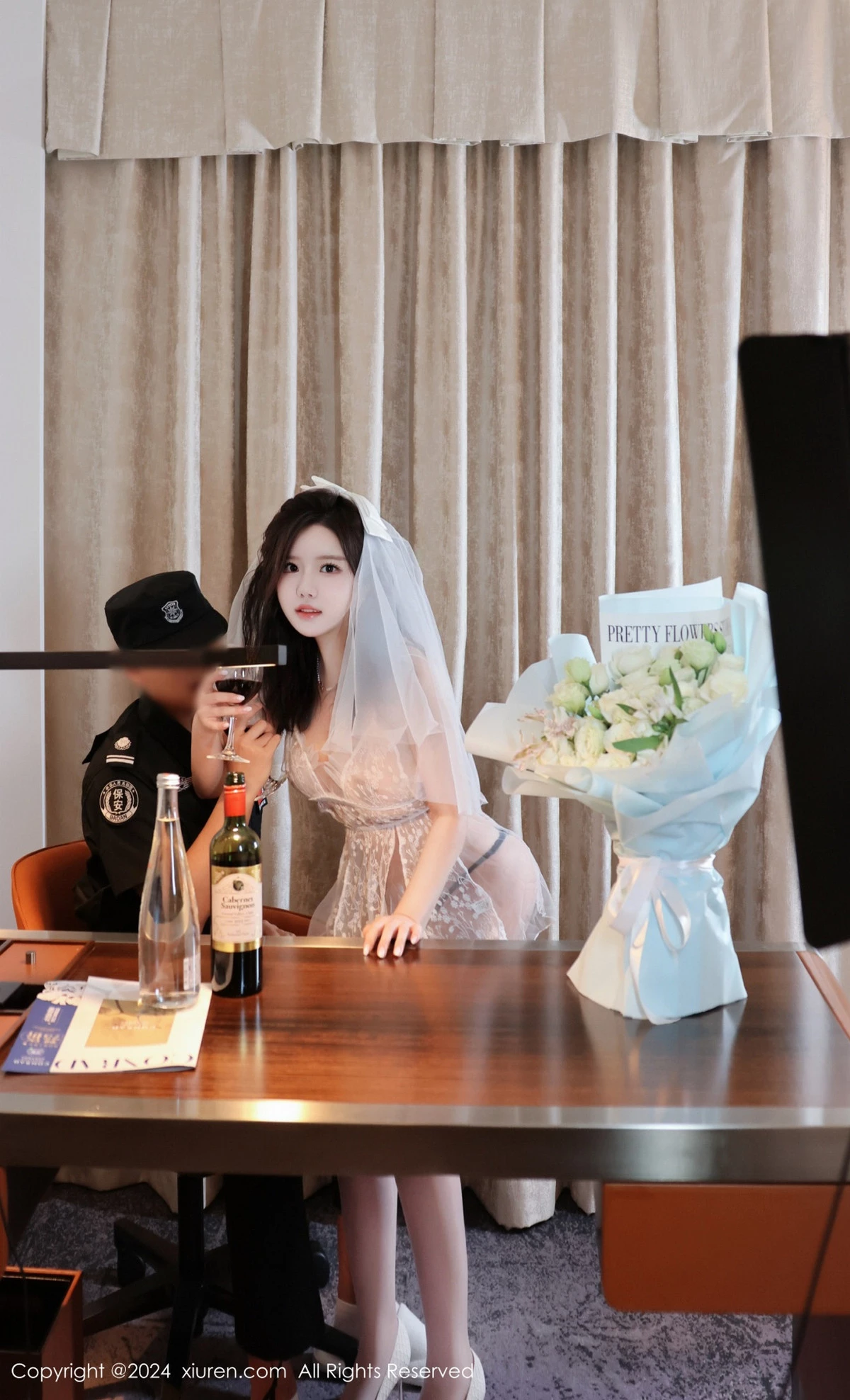 [[XiuRen秀人网]秀人网]No.8991_模特小薯条nienie性感白色连衣短裙配白丝袜秀完美身材诱惑写真75P