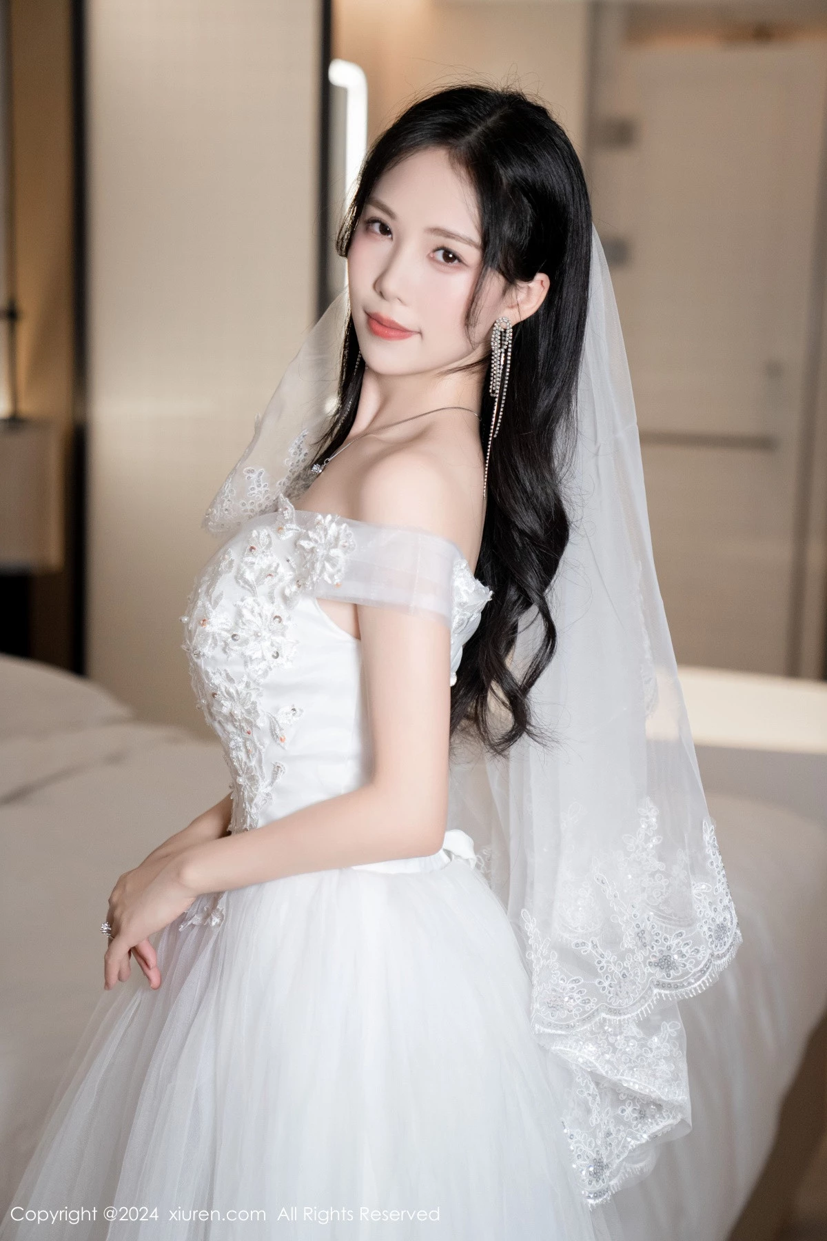 [[XiuRen秀人网]秀人网]No.8998_模特利世浴室场景性感白色婚纱配超薄肉丝秀完美身材诱惑写真100P