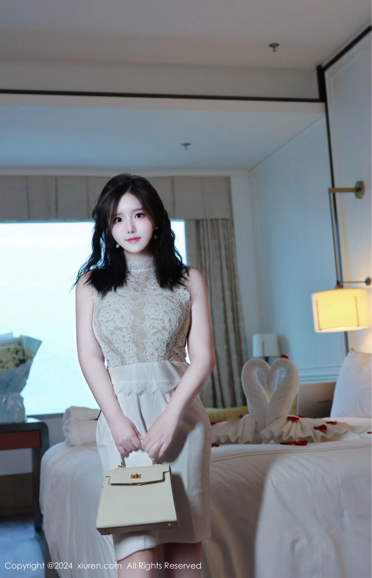 [[XiuRen秀人网]秀人网]No.8991_模特小薯条nienie性感白色连衣短裙配白丝袜秀完美身材诱惑写真75P