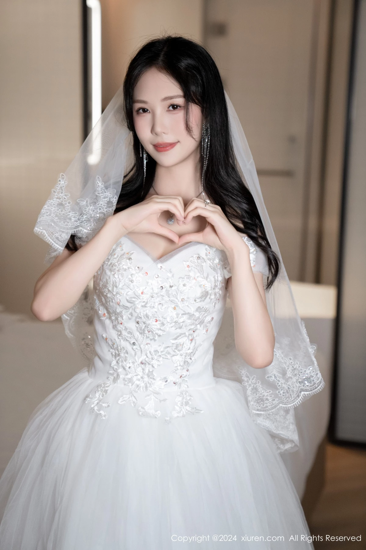 [[XiuRen秀人网]秀人网]No.8998_模特利世浴室场景性感白色婚纱配超薄肉丝秀完美身材诱惑写真100P