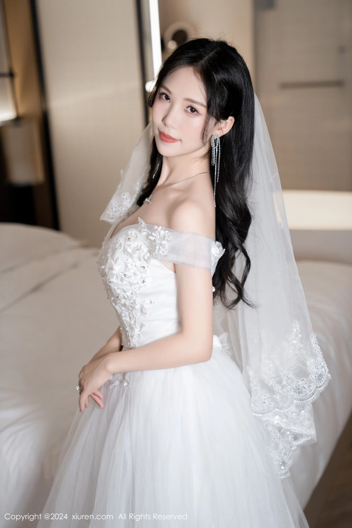 [[XiuRen秀人网]秀人网]No.8998_模特利世浴室场景性感白色婚纱配超薄肉丝秀完美身材诱惑写真100P