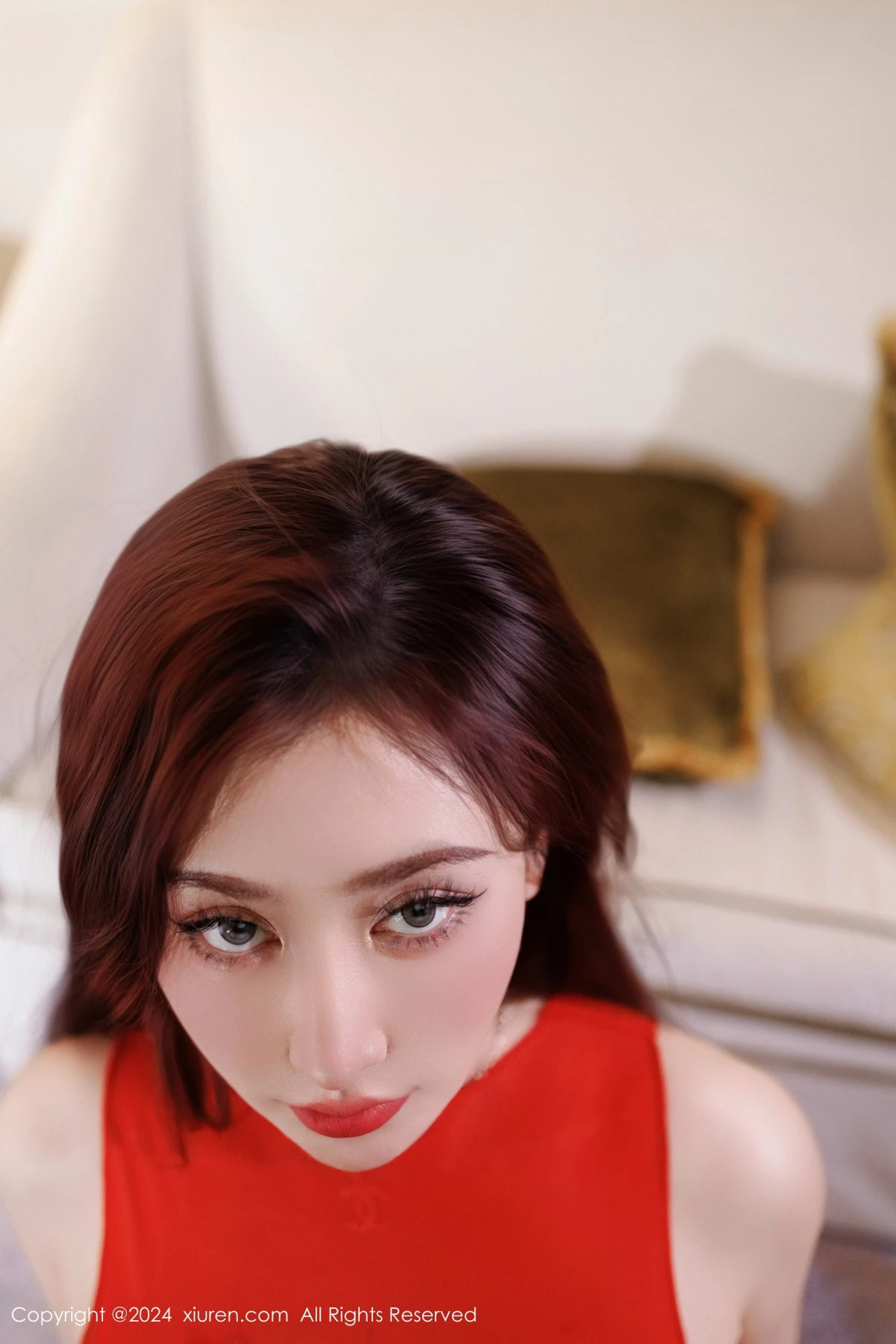 [[XiuRen秀人网]秀人网]No.9001_模特蕾蕾醒了没性感红色连衣长裙配原色丝袜秀丰满身材诱惑写真69P