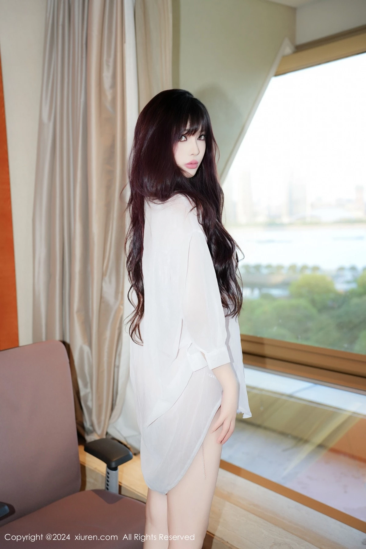 [[XiuRen秀人网]秀人网]No.9002_模特酒精阿姨性感白色T恤露银色内衣秀曼妙身姿惹火诱惑写真77P