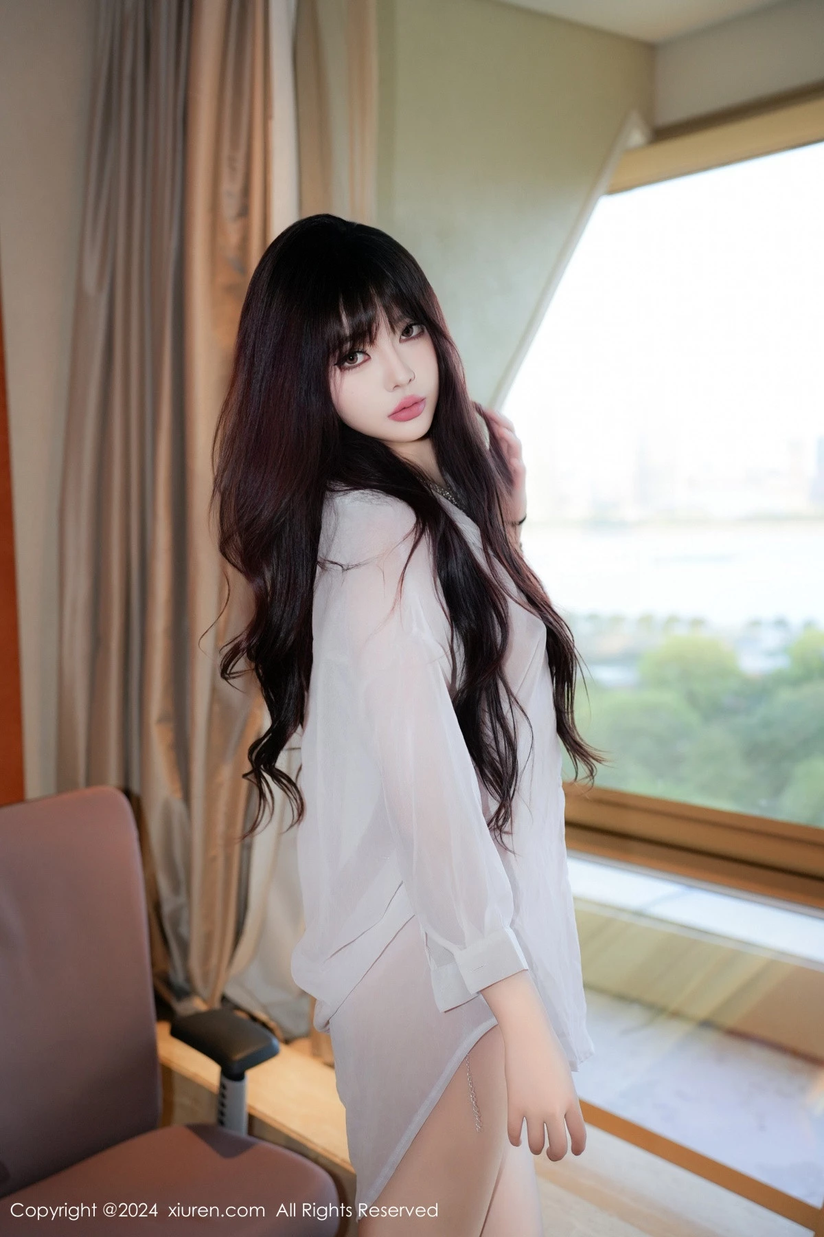 [[XiuRen秀人网]秀人网]No.9002_模特酒精阿姨性感白色T恤露银色内衣秀曼妙身姿惹火诱惑写真77P