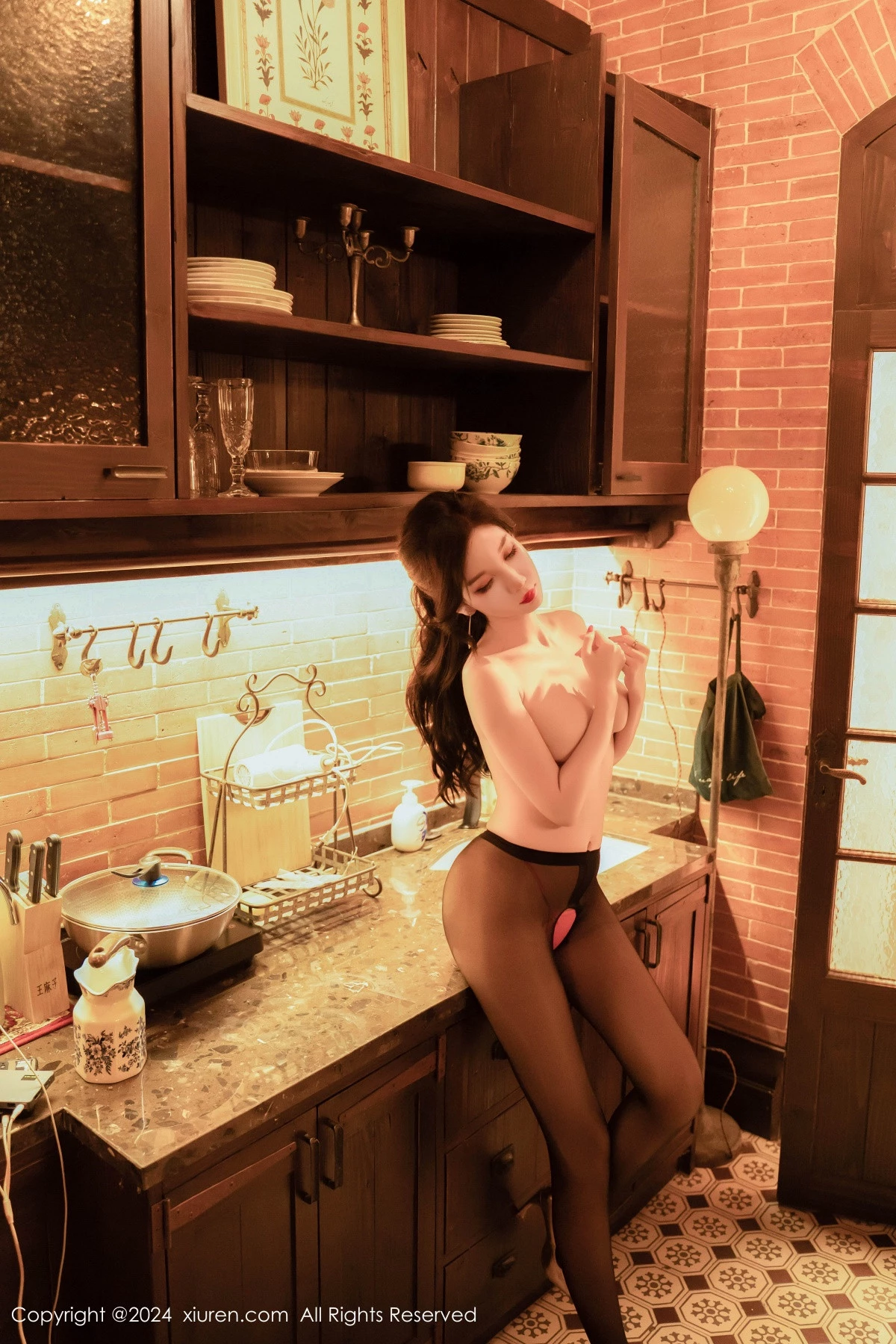 [[XiuRen秀人网]秀人网]No.9005_模特陈怡曼私房性感红色布兜配开档黑丝秀丰满身材诱惑撩人写真91P