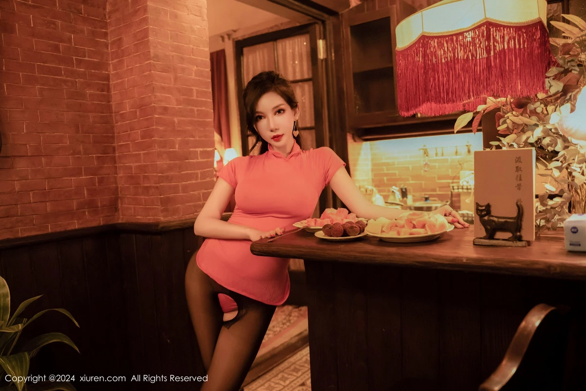 [[XiuRen秀人网]秀人网]No.9005_模特陈怡曼私房性感红色布兜配开档黑丝秀丰满身材诱惑撩人写真91P