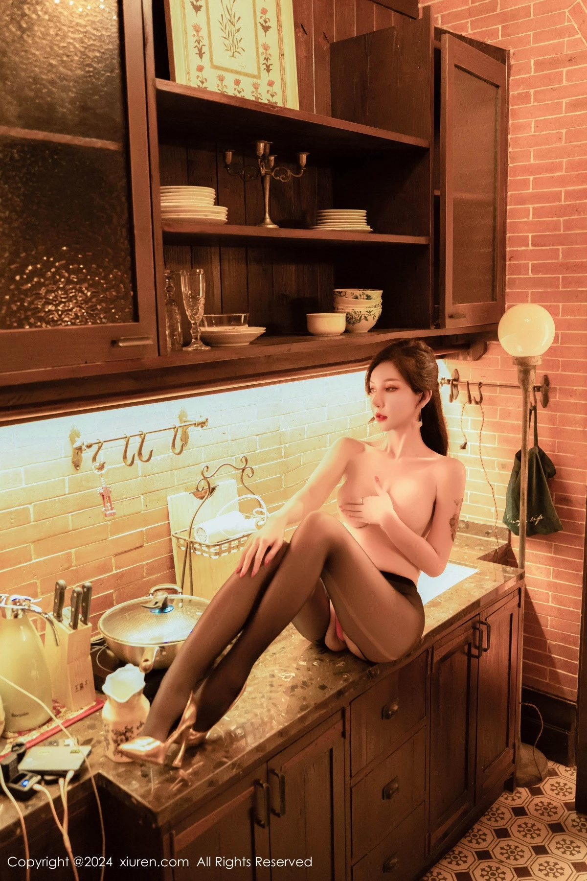 [[XiuRen秀人网]秀人网]No.9005_模特陈怡曼私房性感红色布兜配开档黑丝秀丰满身材诱惑撩人写真91P