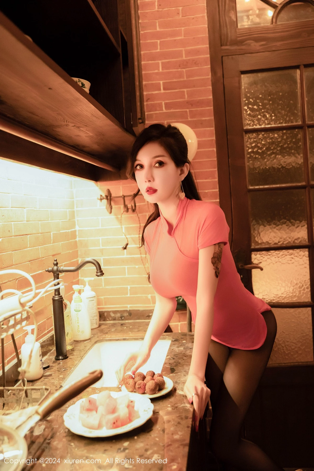 [[XiuRen秀人网]秀人网]No.9005_模特陈怡曼私房性感红色布兜配开档黑丝秀丰满身材诱惑撩人写真91P