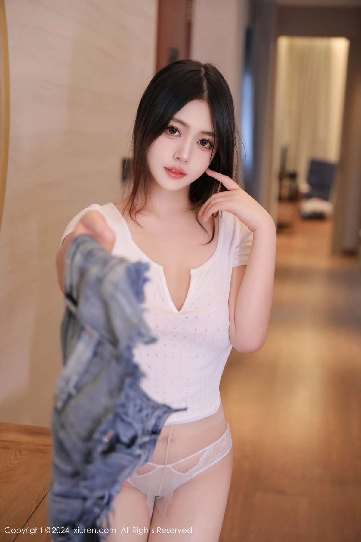 [[XiuRen秀人网]秀人网]No.9008_模特蛋蛋宝性感白T配超短牛仔裤露超薄肉丝秀丰满身材诱惑写真84P