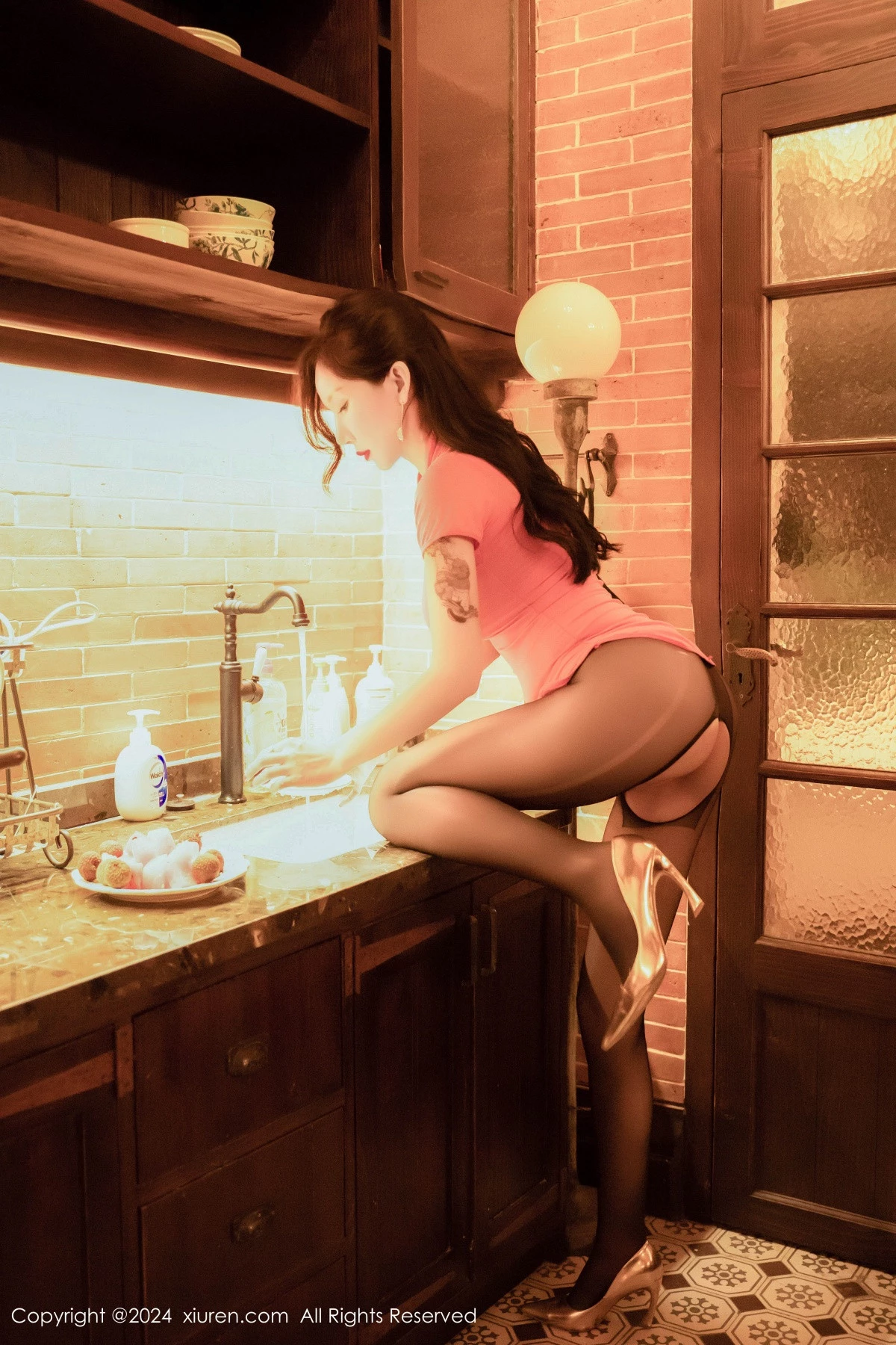 [[XiuRen秀人网]秀人网]No.9005_模特陈怡曼私房性感红色布兜配开档黑丝秀丰满身材诱惑撩人写真91P