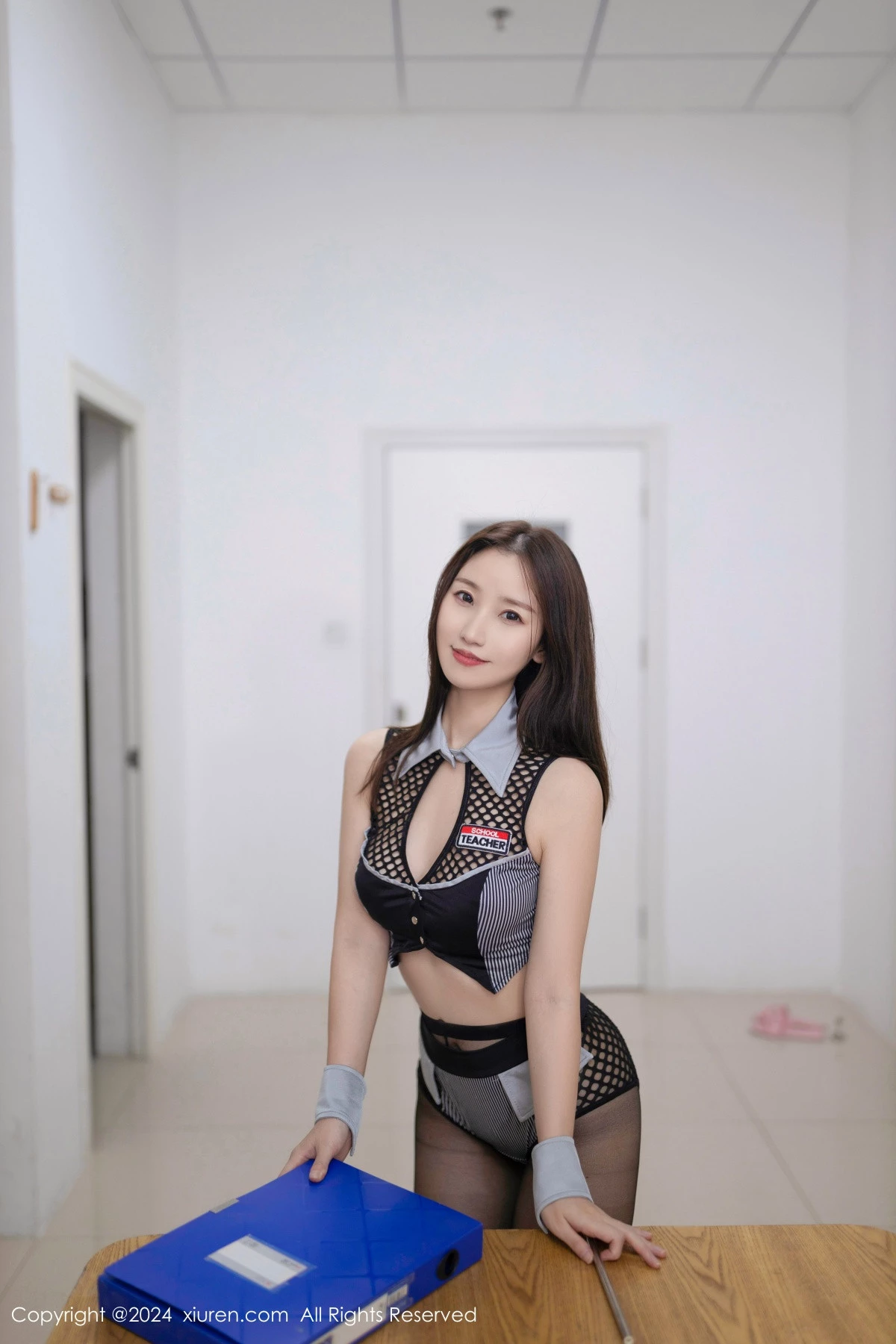 [[XiuRen秀人网]秀人网]No.9013_模特杏子Yada寝室场景性感黑色网格服饰配超薄黑丝撩人诱惑写真81P