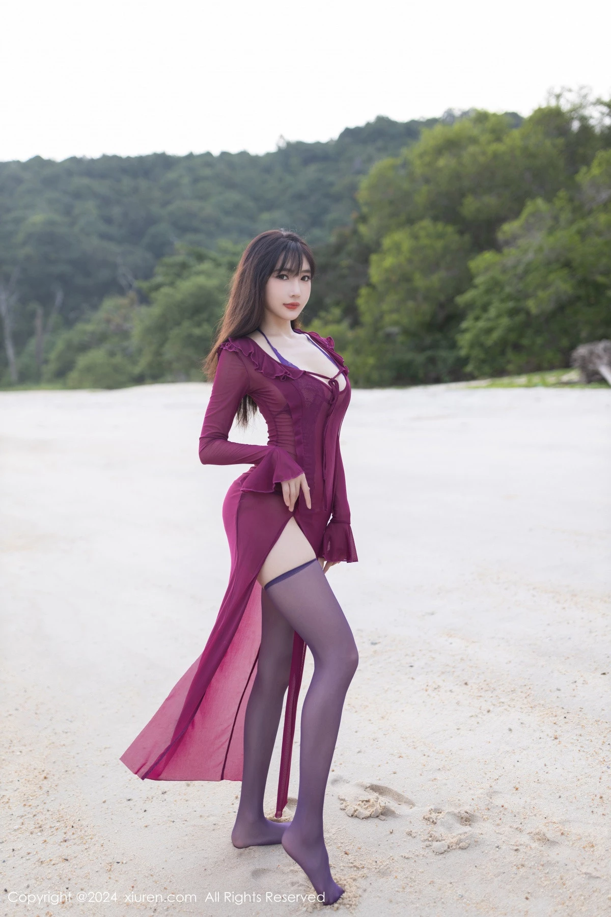 [[XiuRen秀人网]秀人网]No.9021_模特陆萱萱海边场景紫色情趣内衣配紫色丝袜秀惹火身材诱惑写真78P