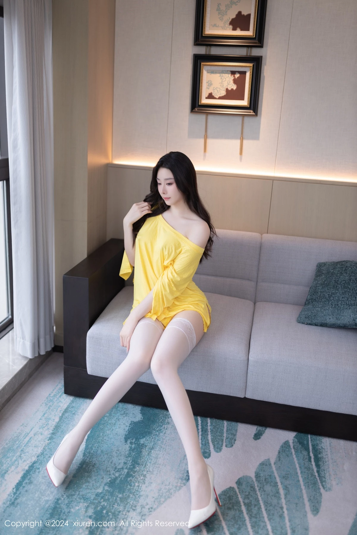 [[XiuRen秀人网]秀人网]No.9019_模特小逗逗性感黄色上衣配白短裤露白色丝袜秀曼妙身姿诱惑写真82P