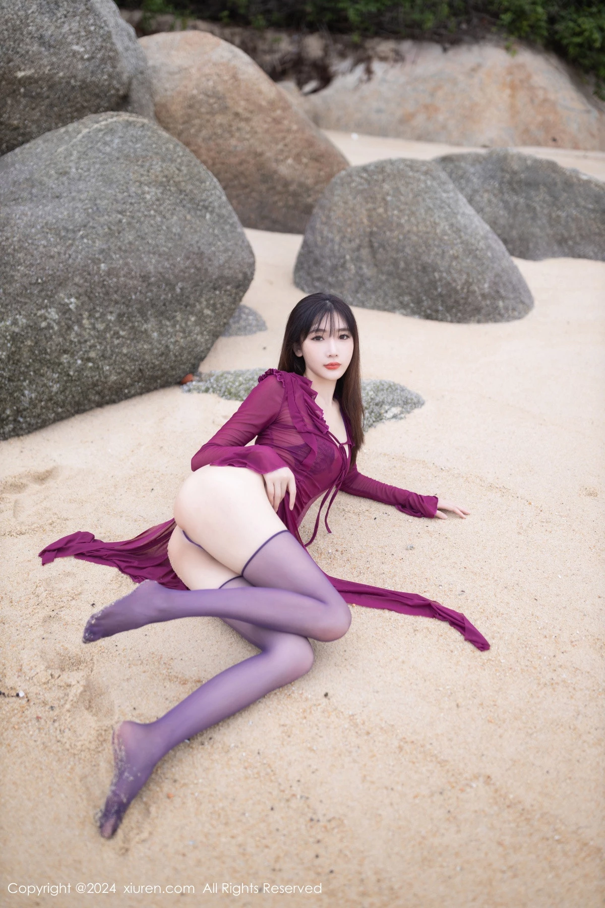 [[XiuRen秀人网]秀人网]No.9021_模特陆萱萱海边场景紫色情趣内衣配紫色丝袜秀惹火身材诱惑写真78P