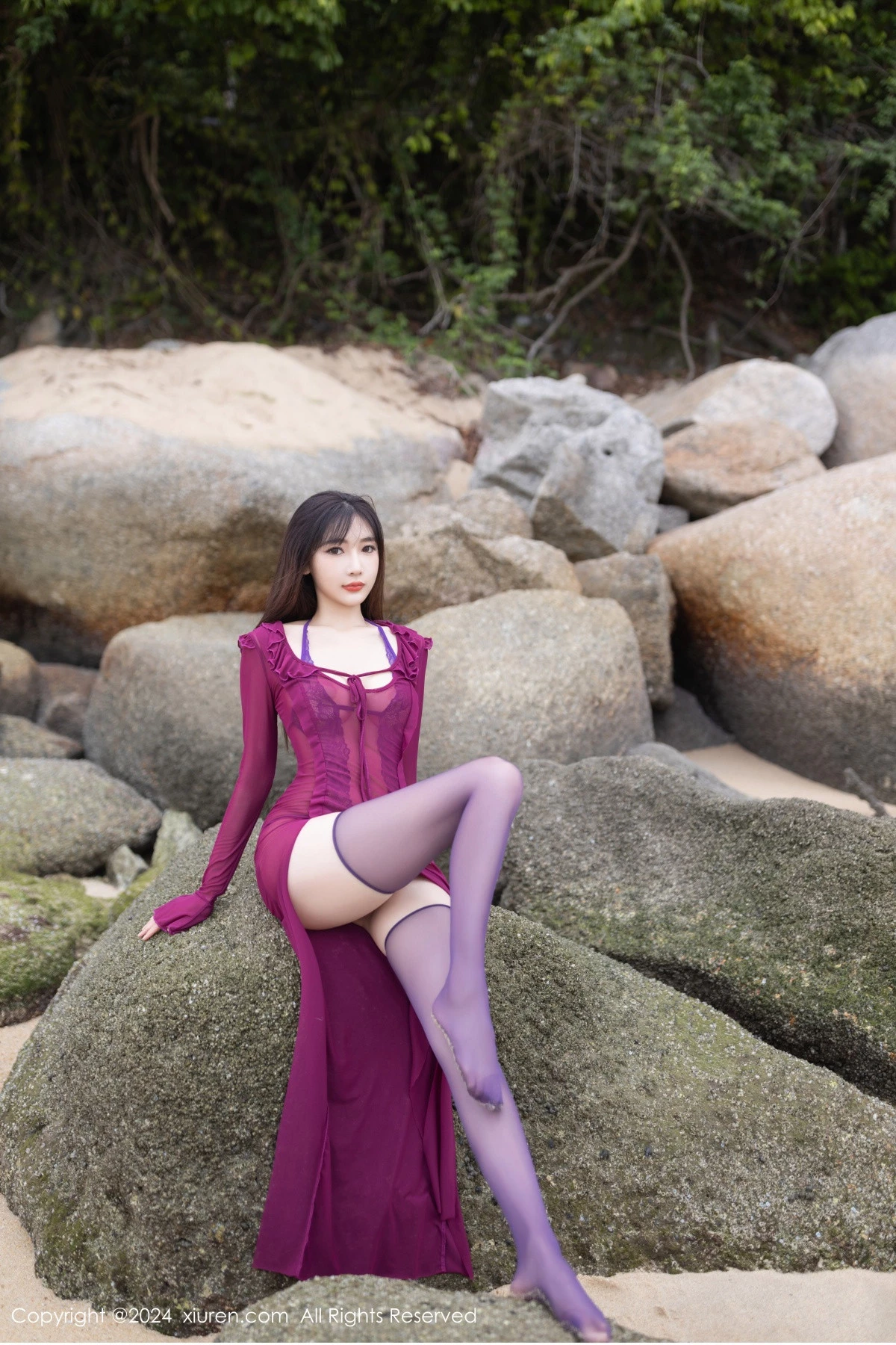 [[XiuRen秀人网]秀人网]No.9021_模特陆萱萱海边场景紫色情趣内衣配紫色丝袜秀惹火身材诱惑写真78P