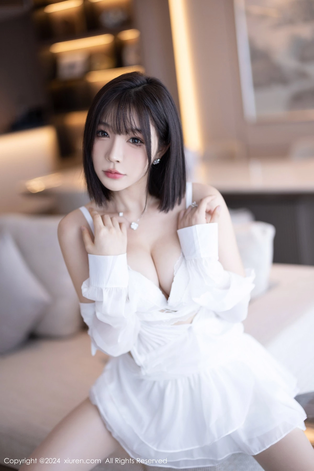 [[XiuRen秀人网]秀人网]No.9020_女神徐莉芝Booty性感白色连衣短裙配开档白丝秀完美身材诱惑写真94P