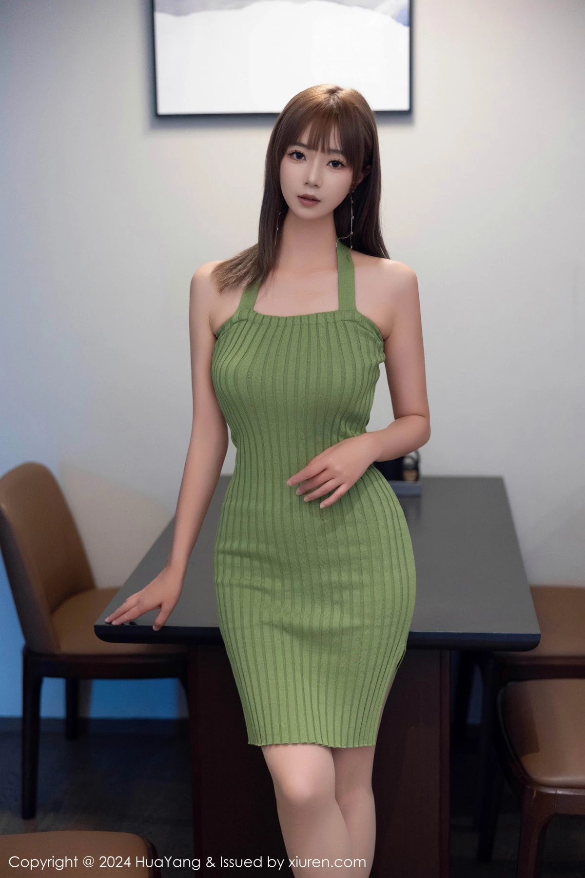 [HuaYang花漾]Vol.600_女神宋-kiki性感绿色连衣短裙配超薄灰丝秀丰腴身材完美诱惑写真74P