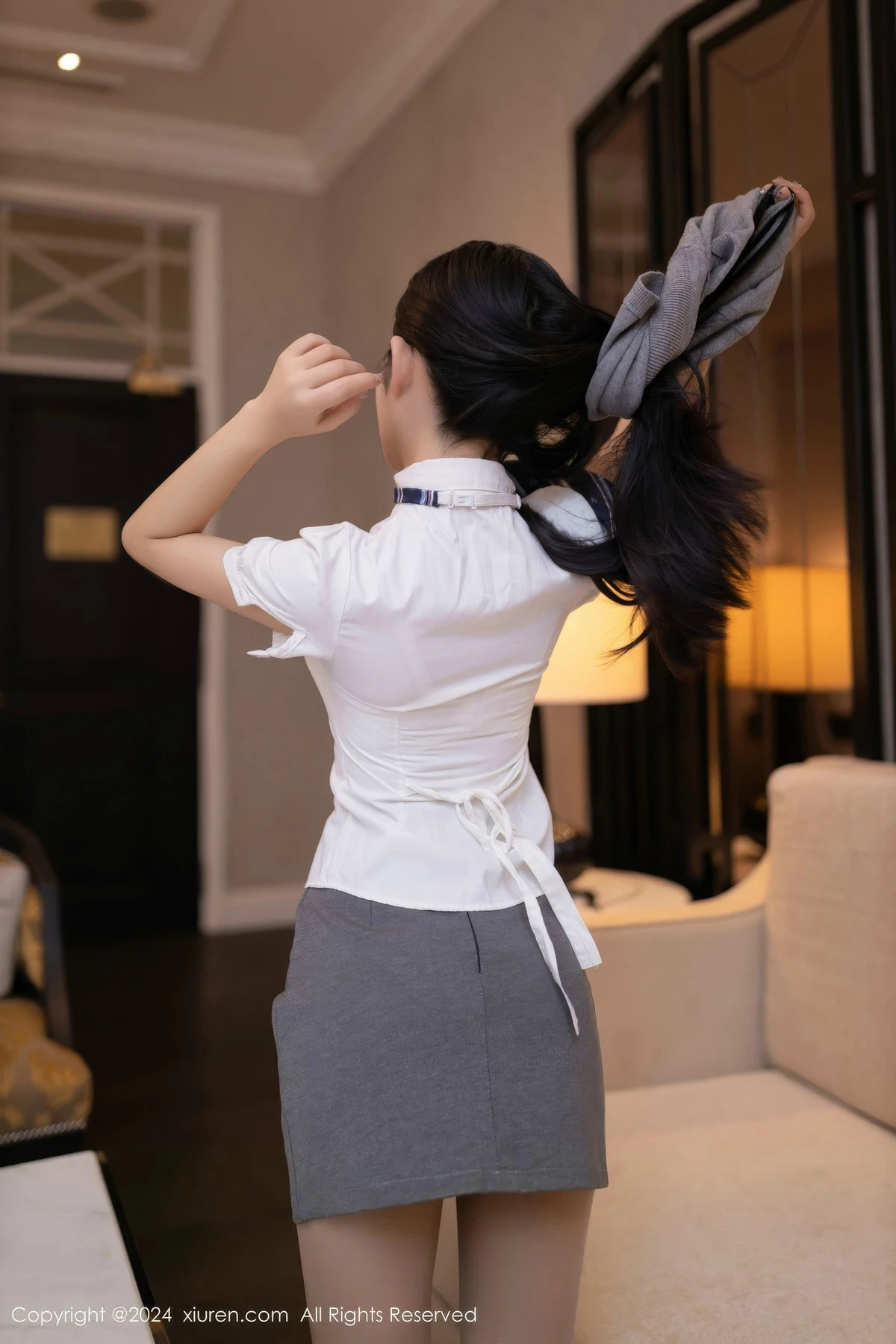 [[XiuRen秀人网]秀人网]No.8910_模特谭小灵学生制服露白色内衣配开档肉丝秀丰腴身姿诱惑写真80P