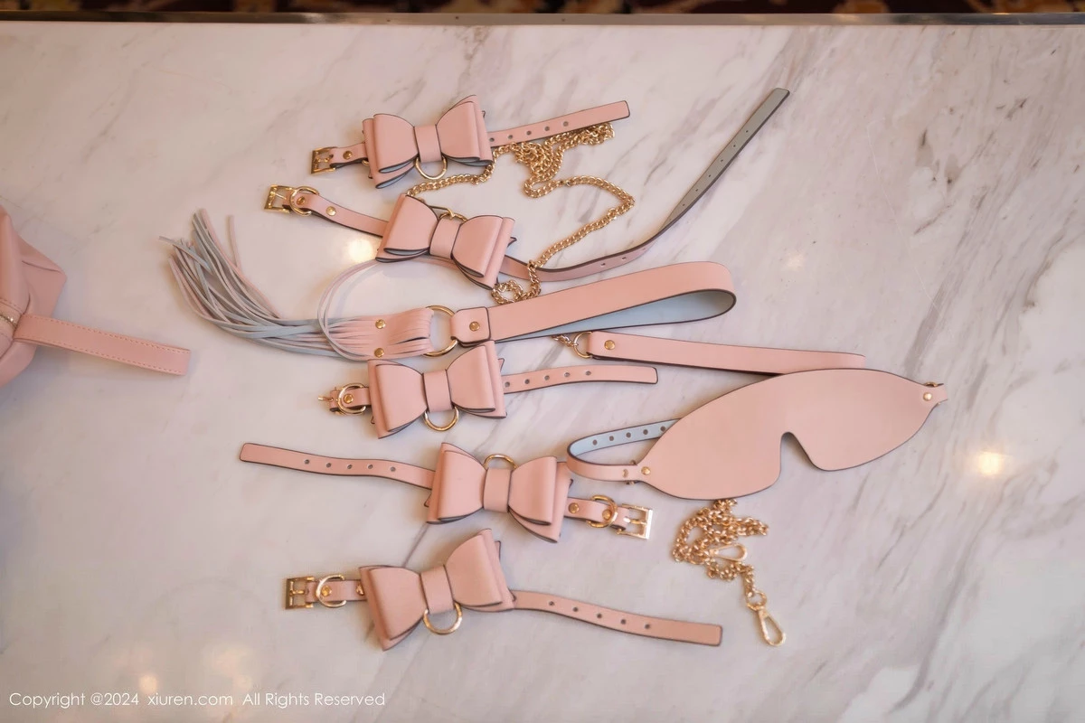 [[XiuRen秀人网]秀人网]No.8910_模特谭小灵学生制服露白色内衣配开档肉丝秀丰腴身姿诱惑写真80P