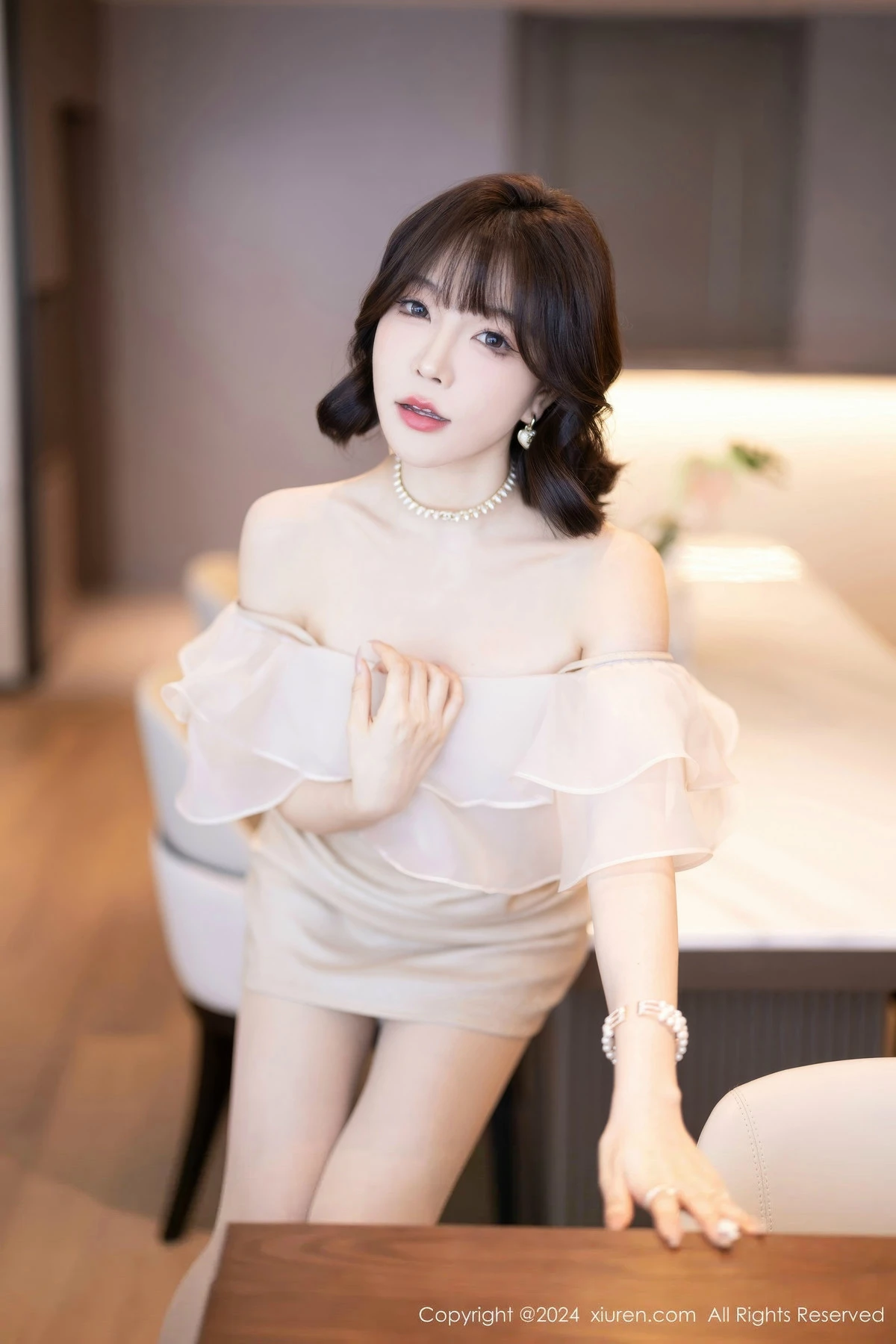 [[XiuRen秀人网]秀人网]No.8917_女神徐莉芝Booty性感浅色连衣短裙+黑色情趣内衣迷人诱惑写真90P