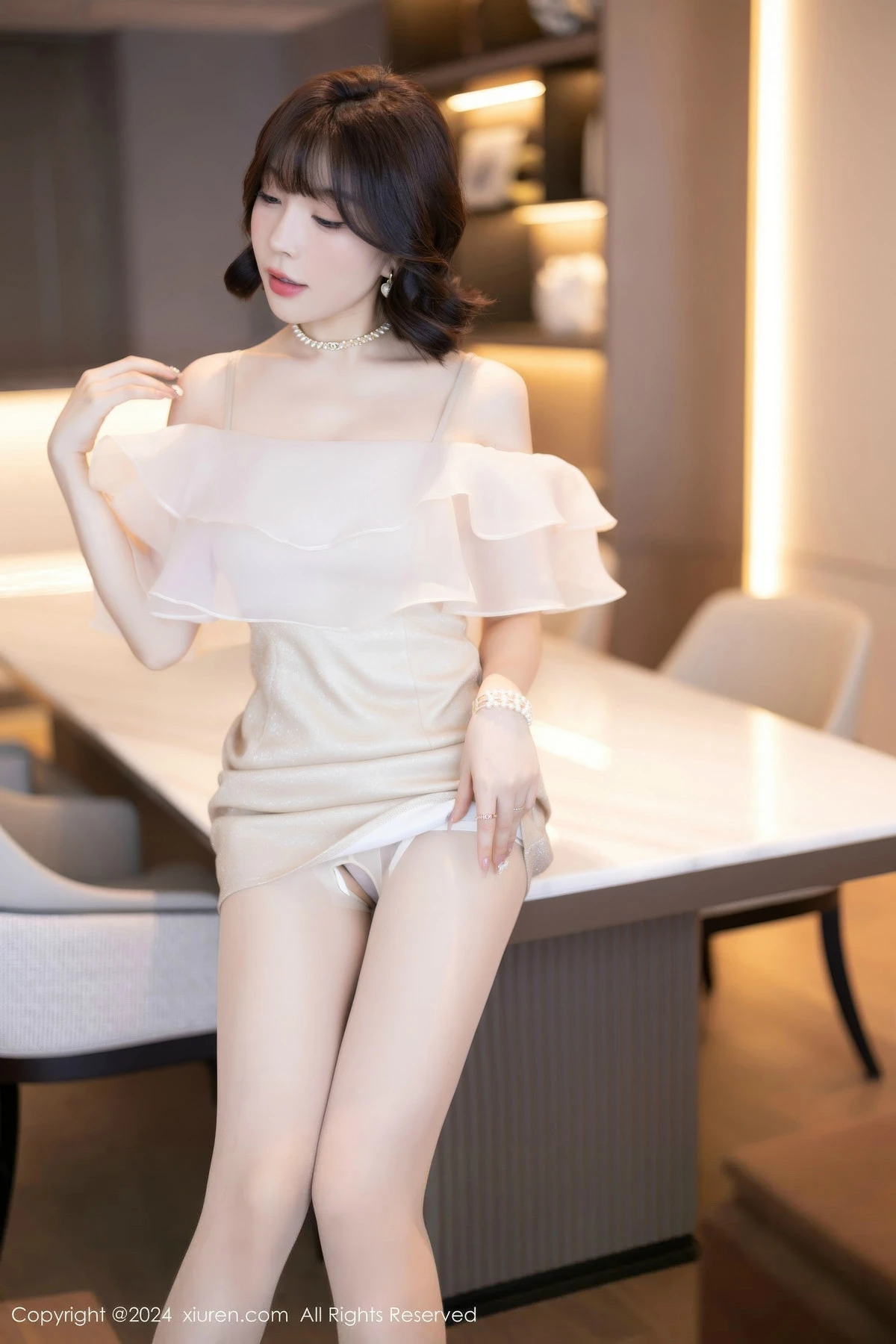 [[XiuRen秀人网]秀人网]No.8917_女神徐莉芝Booty性感浅色连衣短裙+黑色情趣内衣迷人诱惑写真90P