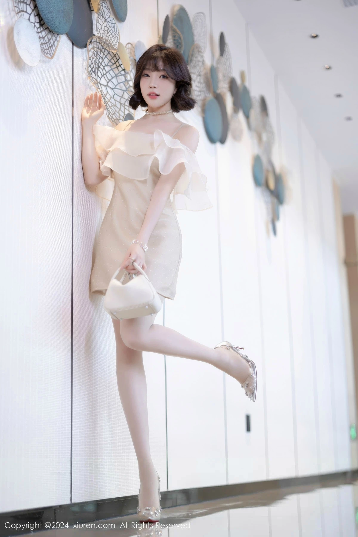 [[XiuRen秀人网]秀人网]No.8917_女神徐莉芝Booty性感浅色连衣短裙+黑色情趣内衣迷人诱惑写真90P