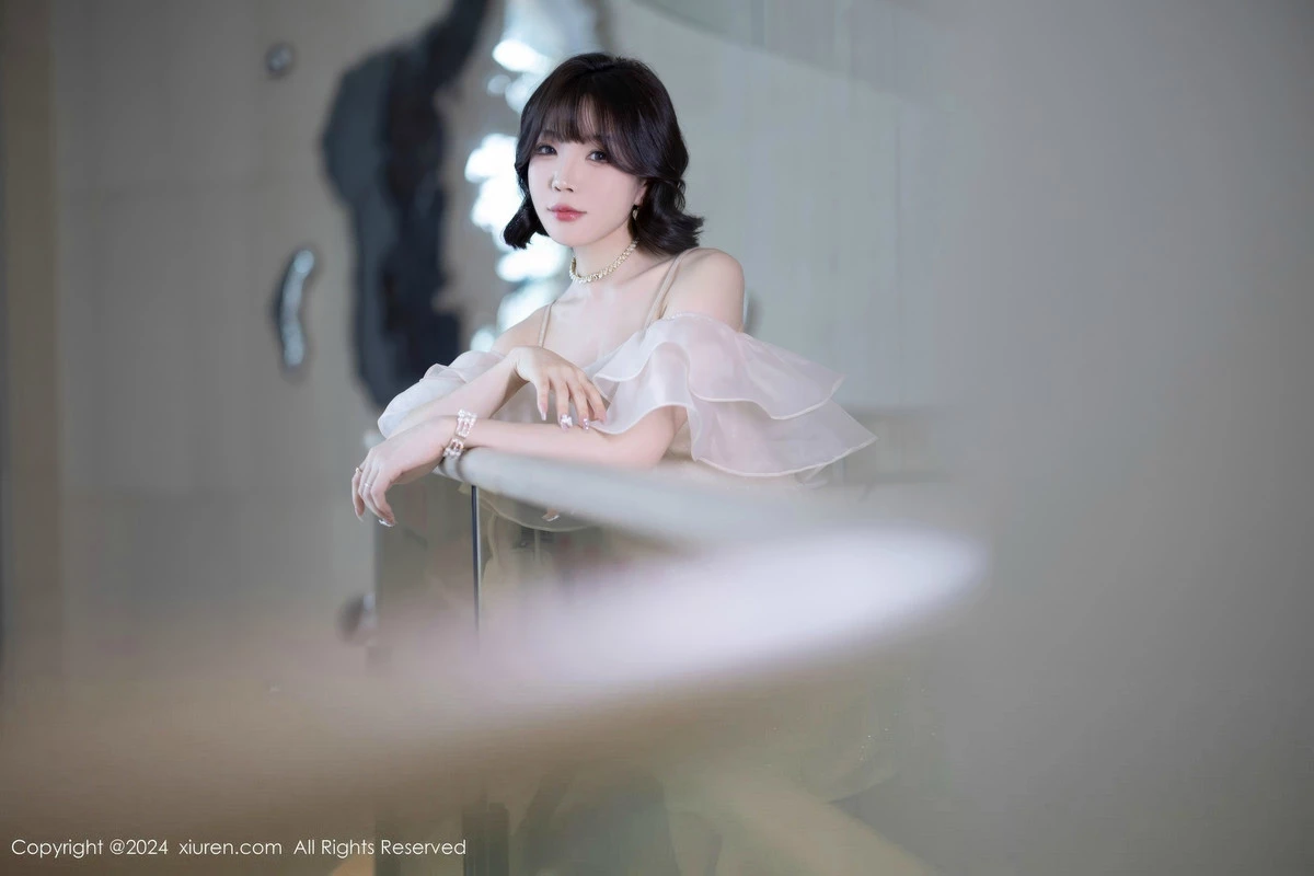 [[XiuRen秀人网]秀人网]No.8917_女神徐莉芝Booty性感浅色连衣短裙+黑色情趣内衣迷人诱惑写真90P