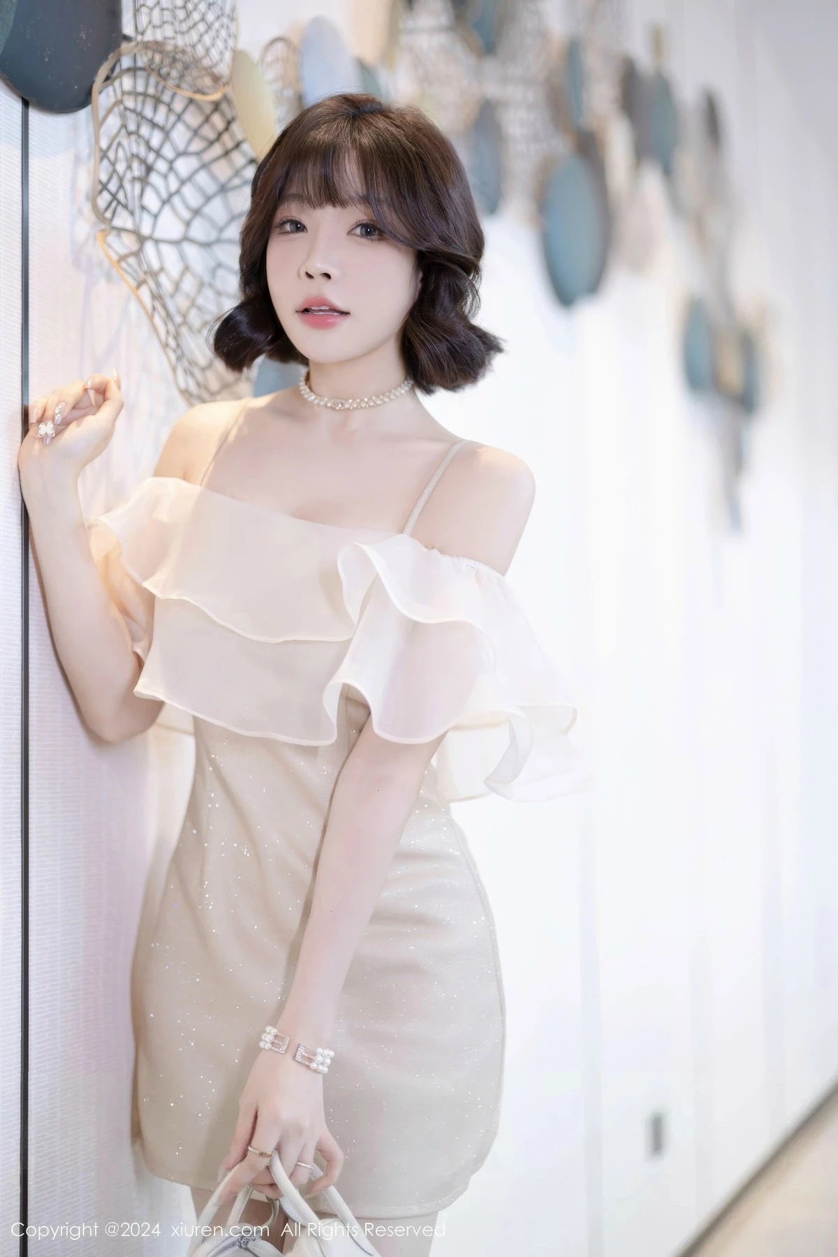 [[XiuRen秀人网]秀人网]No.8917_女神徐莉芝Booty性感浅色连衣短裙+黑色情趣内衣迷人诱惑写真90P