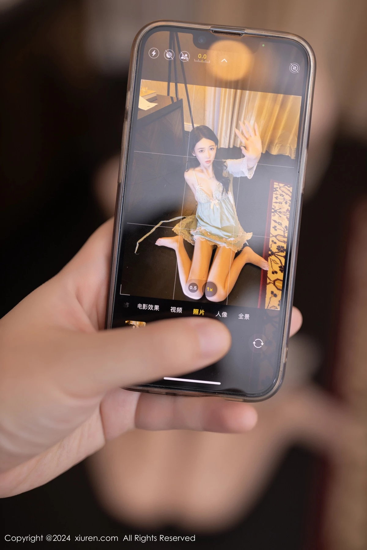 [[XiuRen秀人网]秀人网]No.9069_模特唐安琪外卖主题性感浅色蕾丝连衣裙配超薄肉丝完美诱惑写真81P