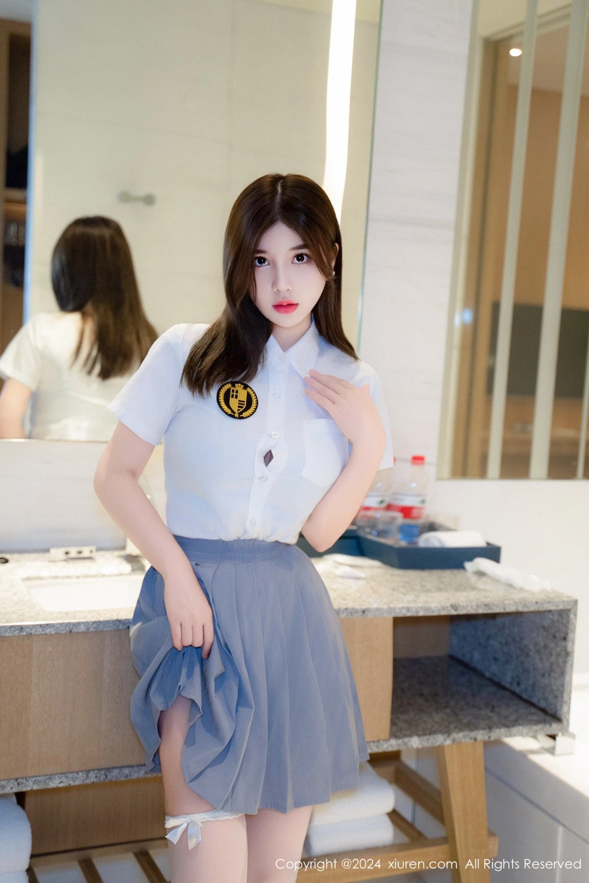 [[XiuRen秀人网]秀人网]No.9066_模特周jojobaby性感白T露蕾丝内衣配白丝袜秀丰腴翘臀诱惑写真83P