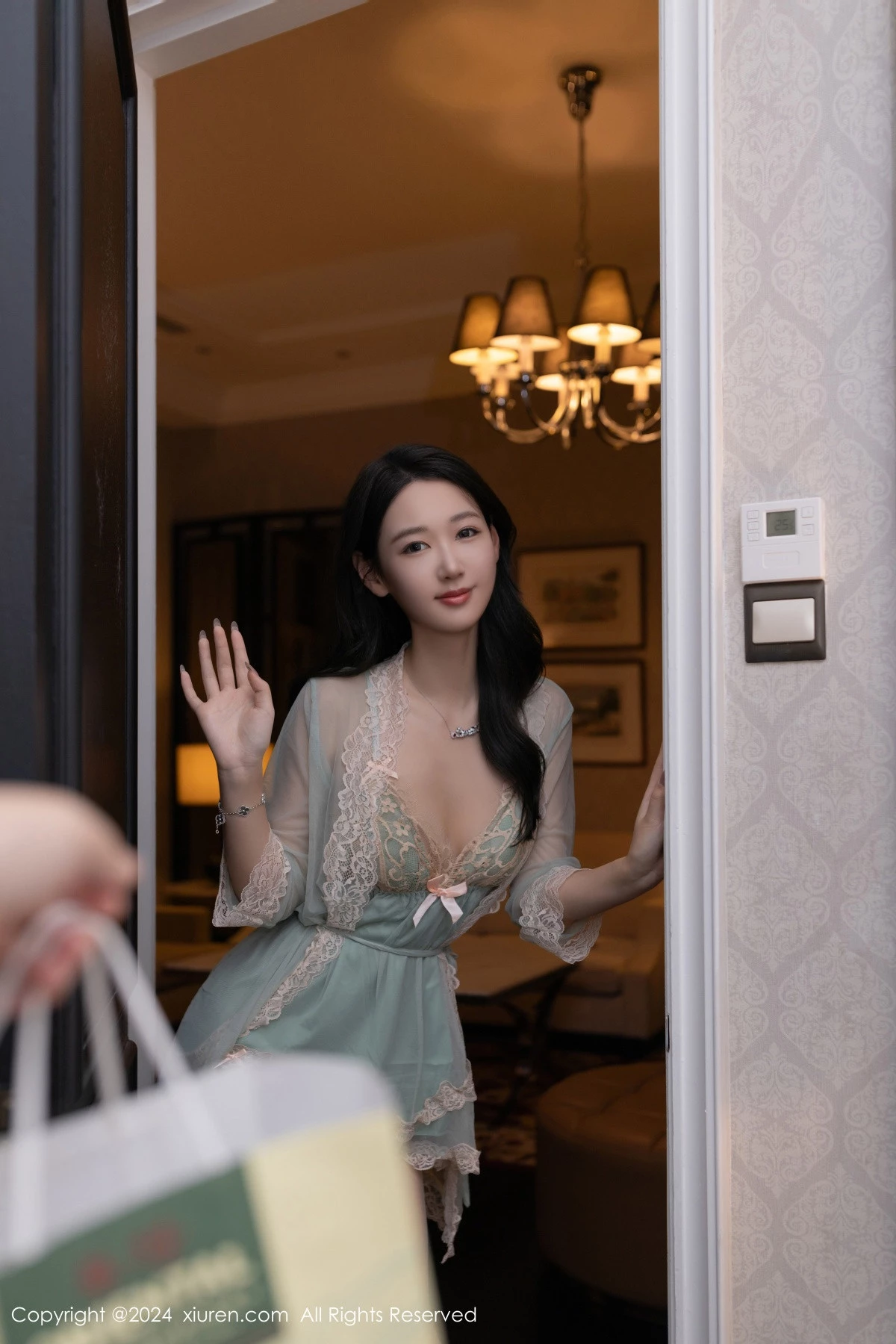 [[XiuRen秀人网]秀人网]No.9069_模特唐安琪外卖主题性感浅色蕾丝连衣裙配超薄肉丝完美诱惑写真81P